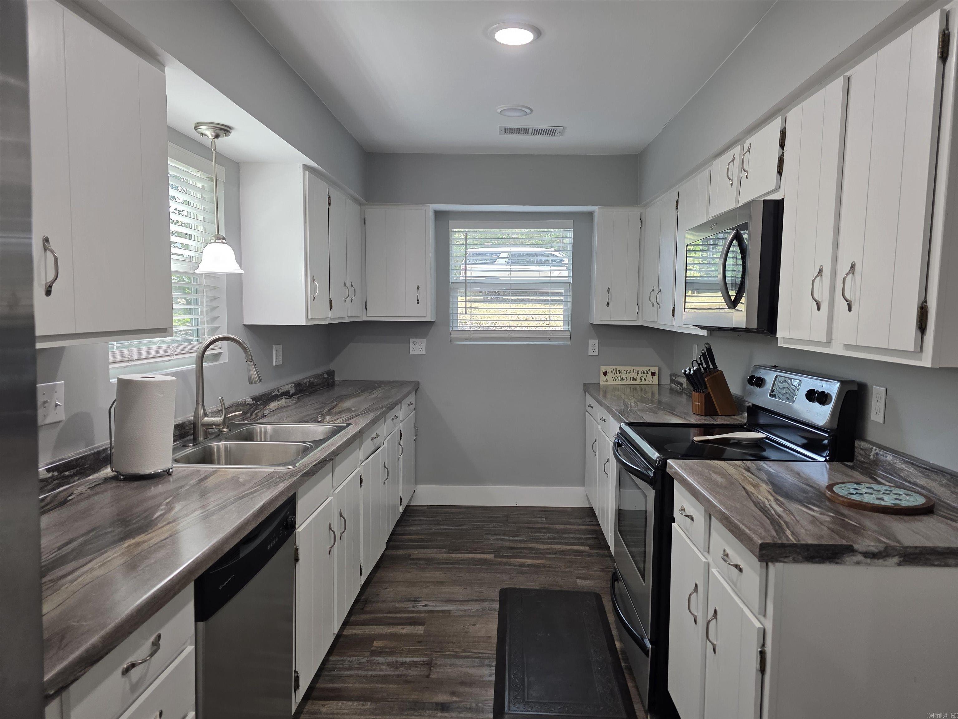 TWIN COVE ESTATES - LAKE - Residential