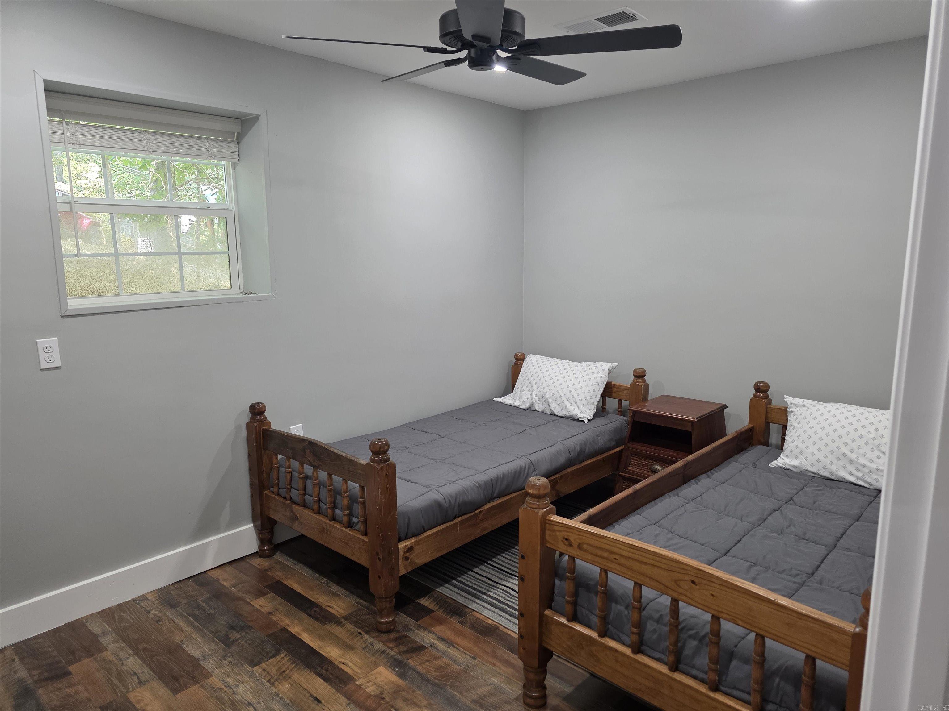 TWIN COVE ESTATES - LAKE - Residential