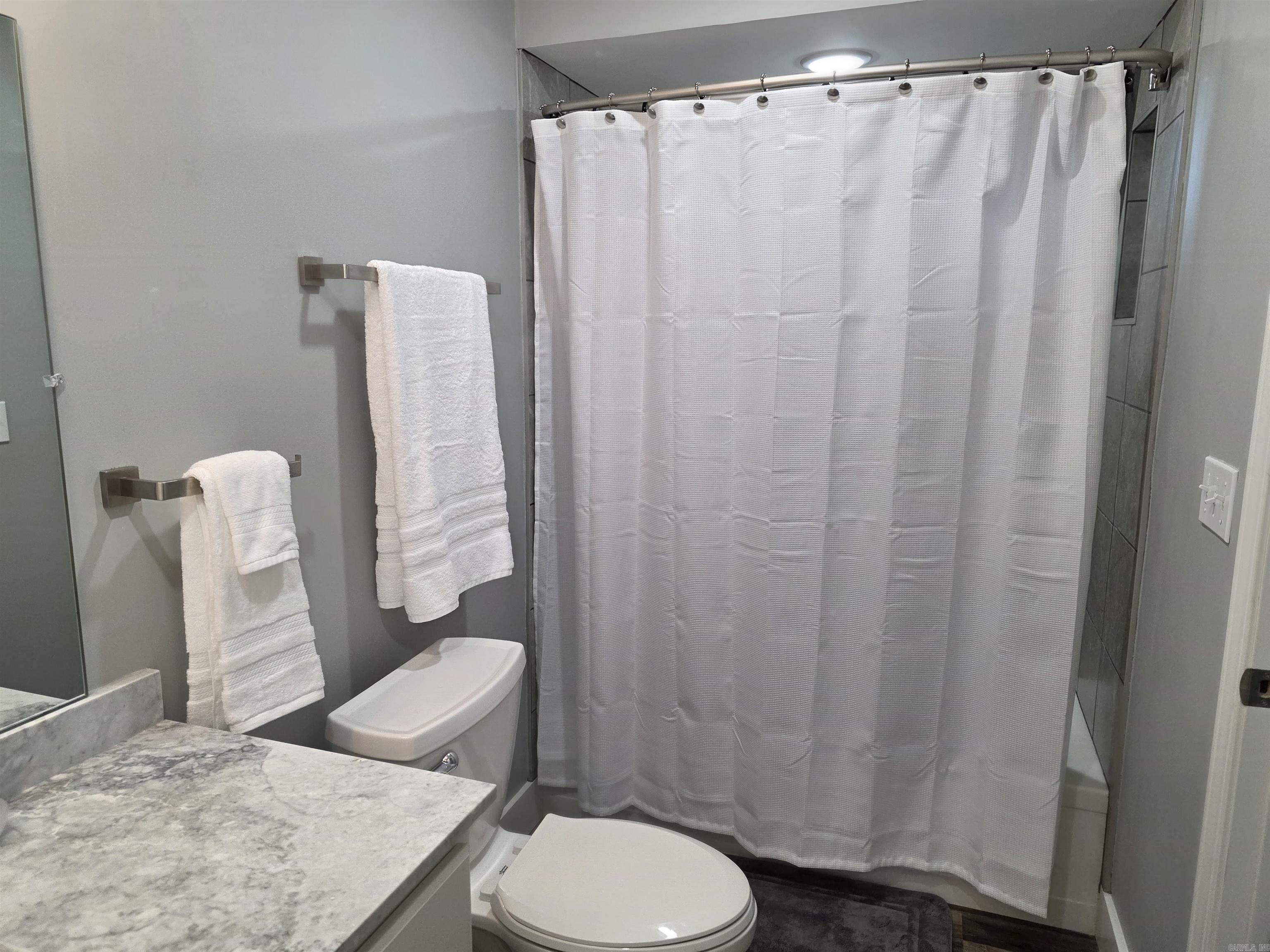 TWIN COVE ESTATES - LAKE - Residential