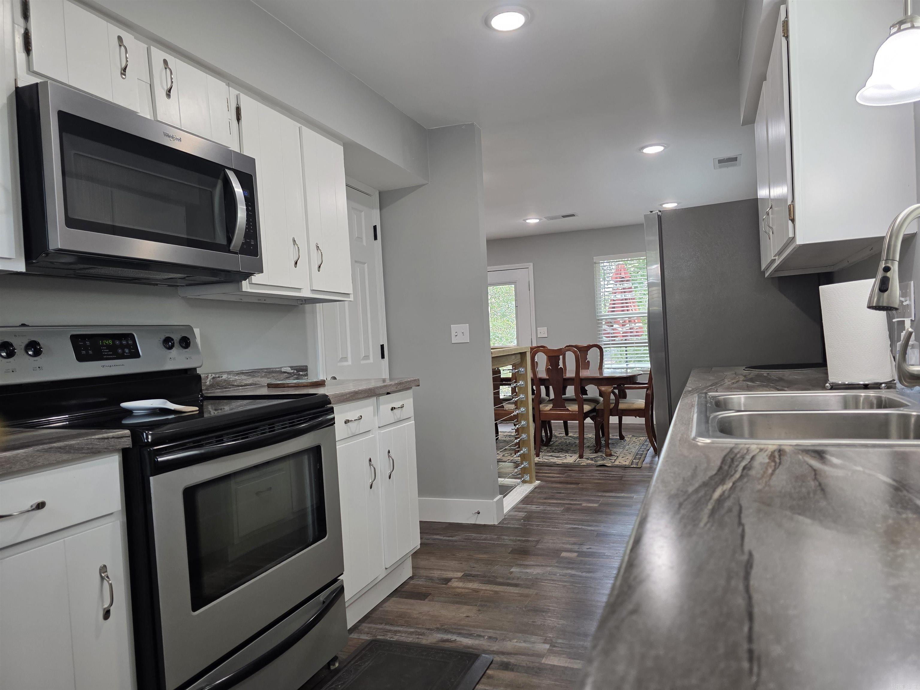 TWIN COVE ESTATES - LAKE - Residential