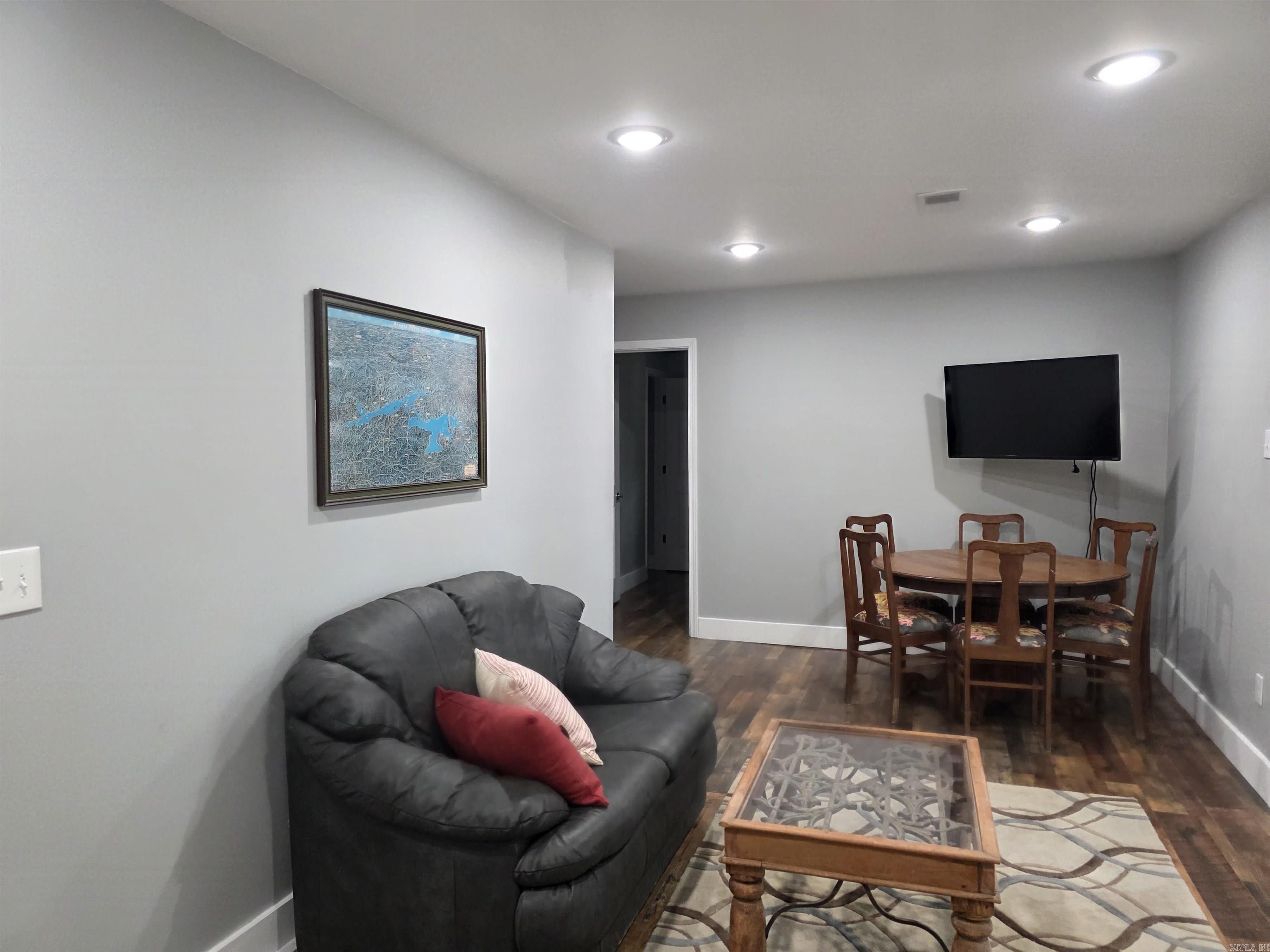 TWIN COVE ESTATES - LAKE - Residential