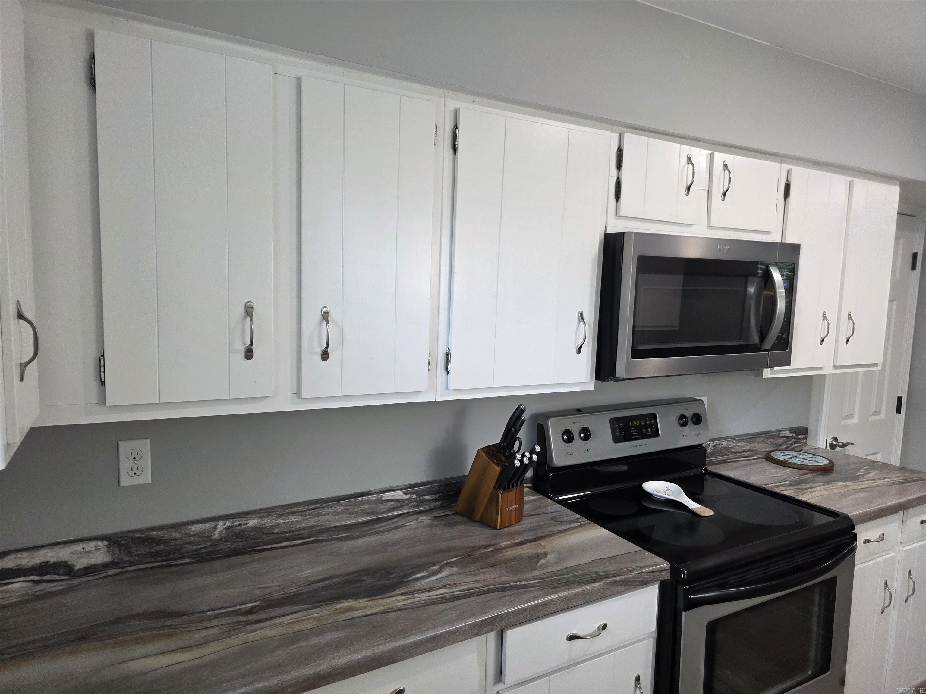 TWIN COVE ESTATES - LAKE - Residential