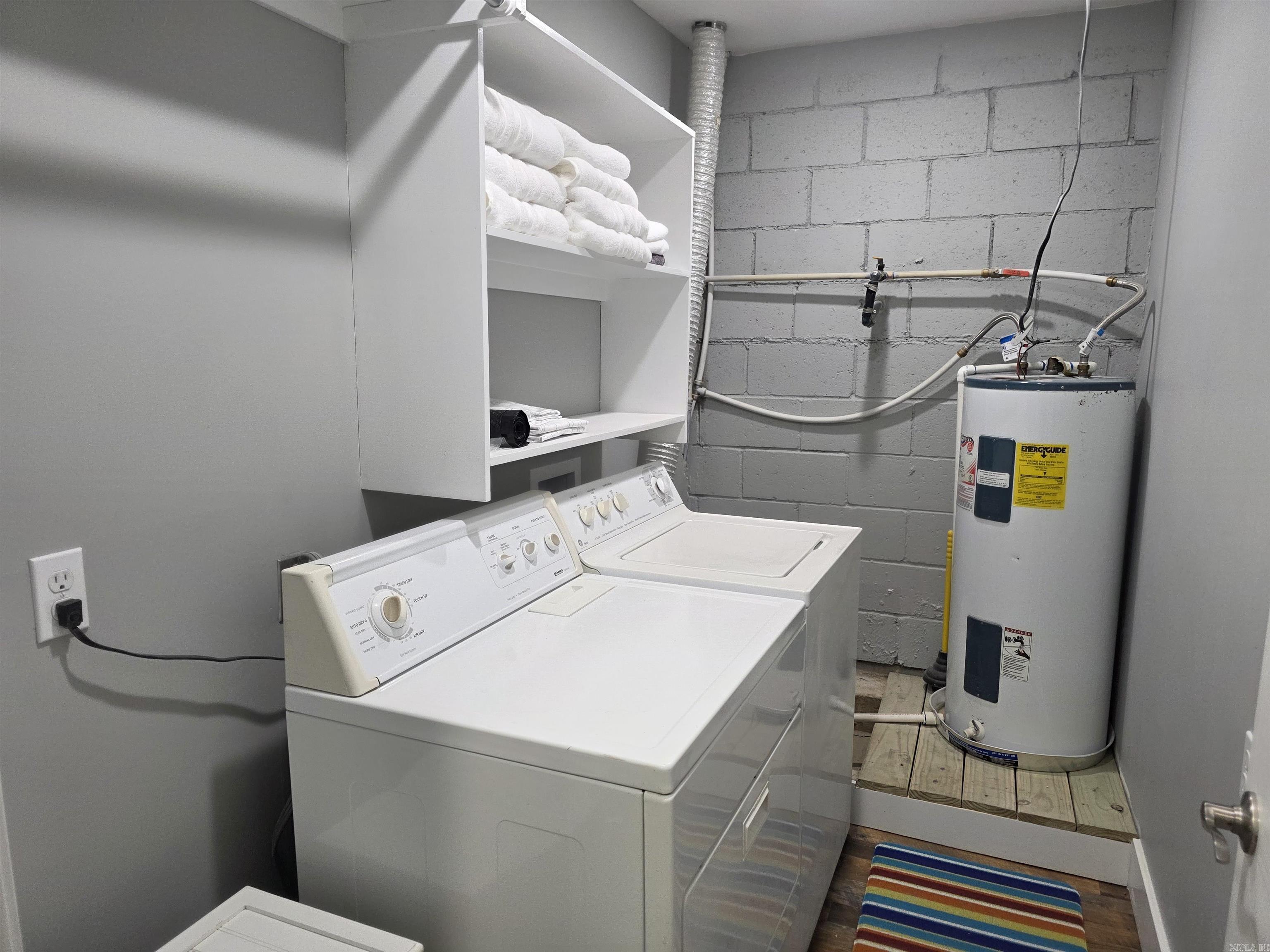 TWIN COVE ESTATES - LAKE - Residential