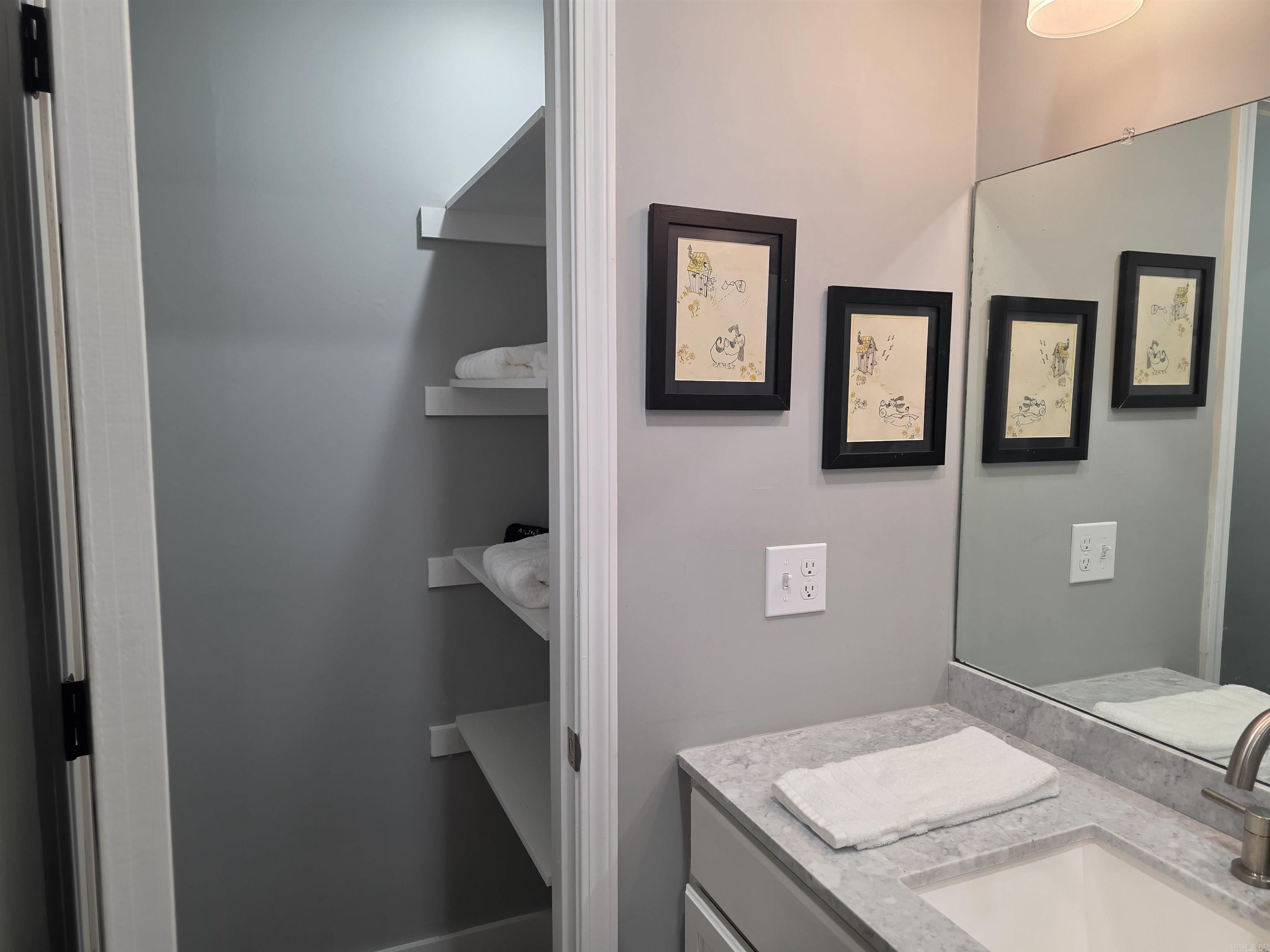 TWIN COVE ESTATES - LAKE - Residential