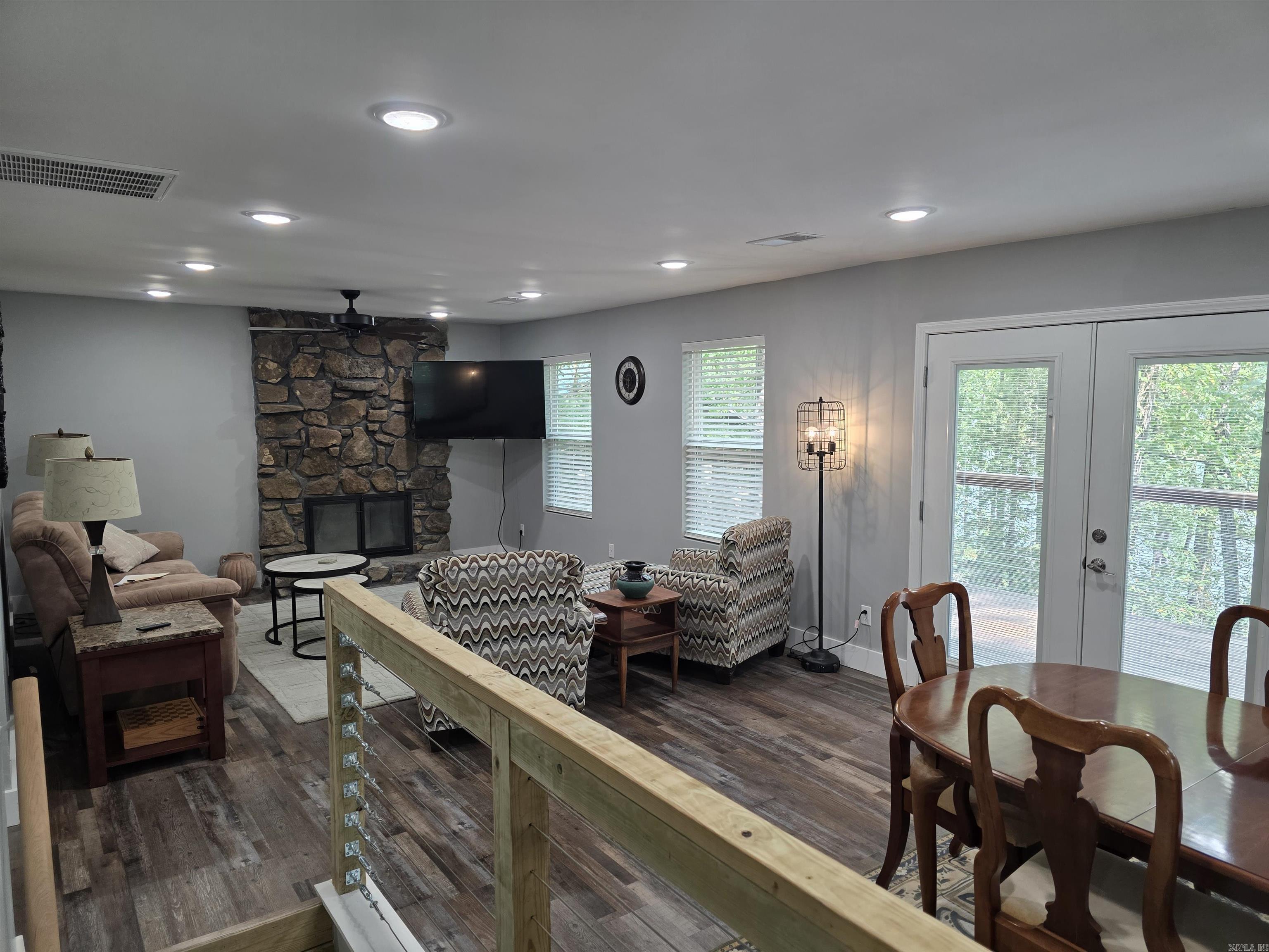 TWIN COVE ESTATES - LAKE - Residential