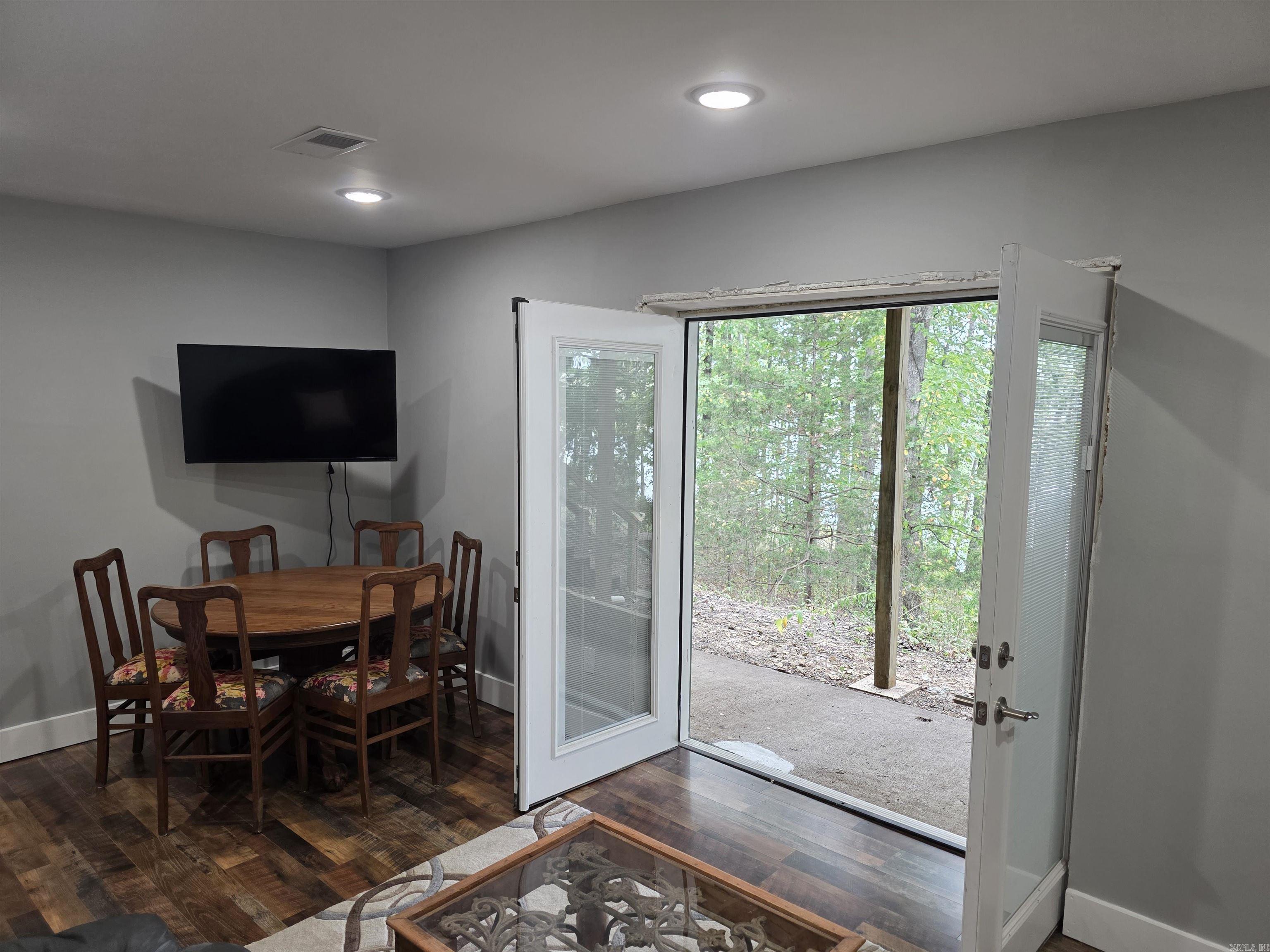 TWIN COVE ESTATES - LAKE - Residential