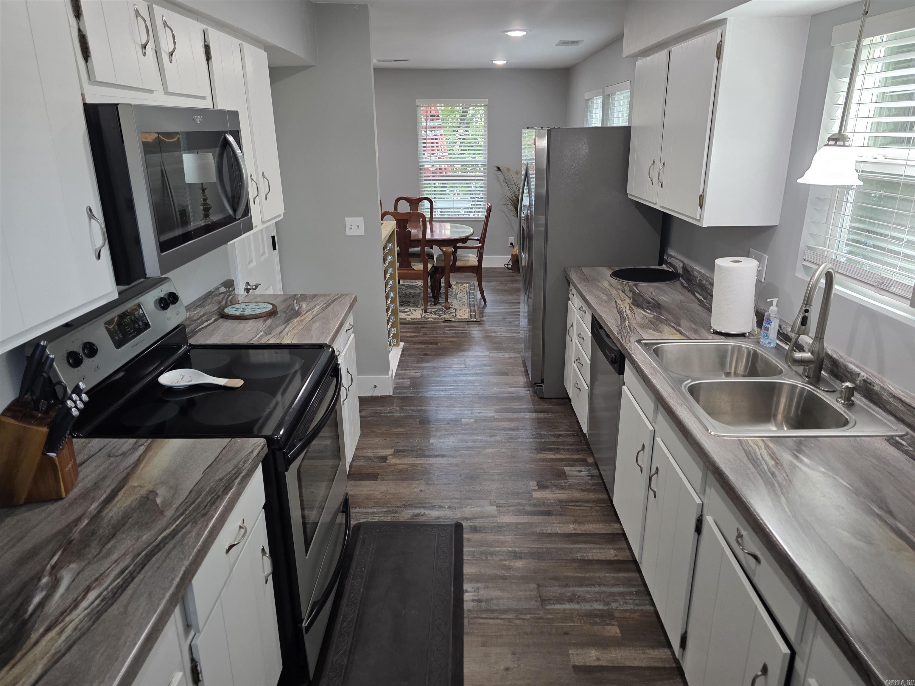 TWIN COVE ESTATES - LAKE - Residential