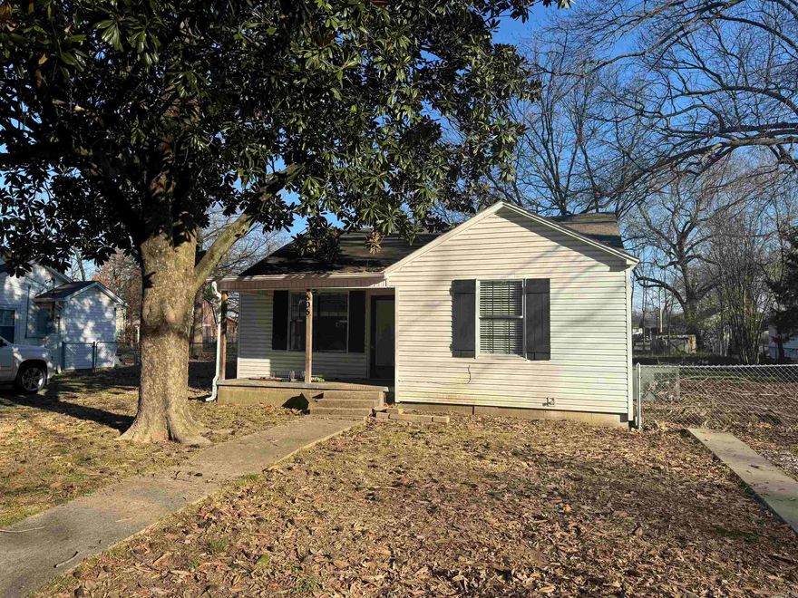 This charming 3-bedroom, 1-bathroom home in Conway offers a spacious kitchen that flows into the living room, perfect for entertaining. Original hardwood floors grace most of the home. The bathroom was fully remodeled in 2020. Situated on a large lot with a full fence, the property also includes a detached shop for added storage or workspace. Schedule your tour today!