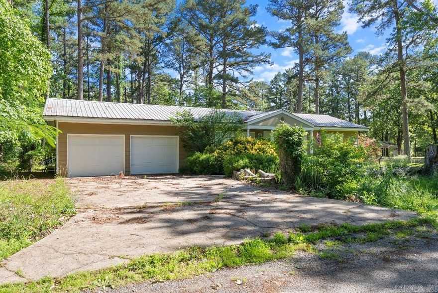 Charming Lake-Area Retreat – Move-In Ready! All Conventional Financing Accepted! Welcome to 210 Rose Dr, Higden, AR — a beautifully updated 3-bedroom, 2-bath home on a spacious 0.35-acre corner lot, just minutes from Greers Ferry Lake! Whether you’re looking for a full-time residence, weekend getaway, or investment property, this home checks all the boxes.