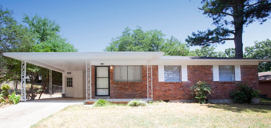 Cute 3BR/1BA house in Central Little Rock. Central Location close to shopping, dining, and much more! Living room opens to the kitchen. Kitchen has a modern backsplash and extra storage. Covered back patio off kitchen that is perfect for enjoying sunny days in the cool shade. Agent see remarks for showings! No SPD tenant occupied, lease in place! Monday-Friday showings only. Any offer needs to have the following verbiage included "buyer is aware there is a lease in place and agree to the lease terms". lease ends Jan 31st of 2025 and rent amount is 1,100.