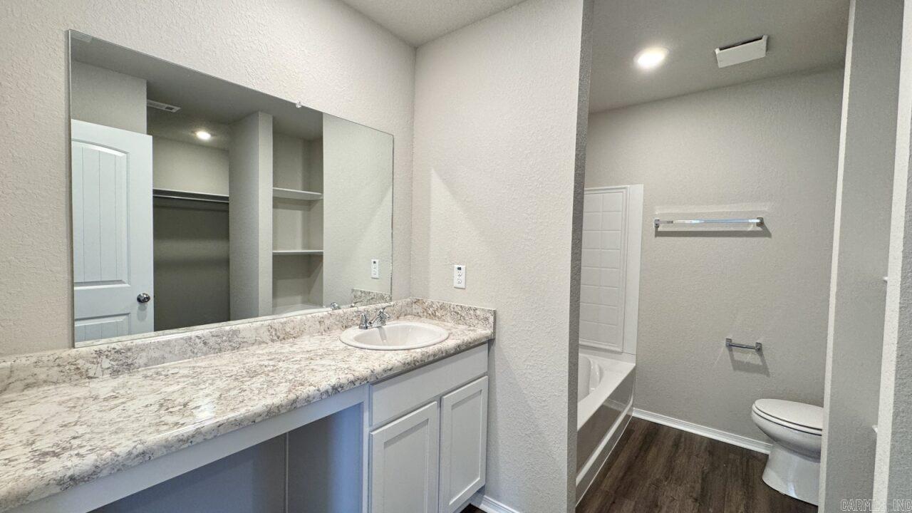 COUNTRY CLUB OF ARK THE - Residential