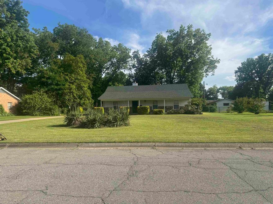 Lovely 3-bedroom, 2-bath home located in the desirable Hermitage Homesites subdivision featuring a spacious open floor plan with a separate master suite for added privacy. This well-maintained home has had only one owner who has taken exceptional care of the property. Situated on approximately 1/2 acre, there is plenty of outdoor space to enjoy. Perfect opportunity for a first-time home buyer looking for comfort, space, and value.