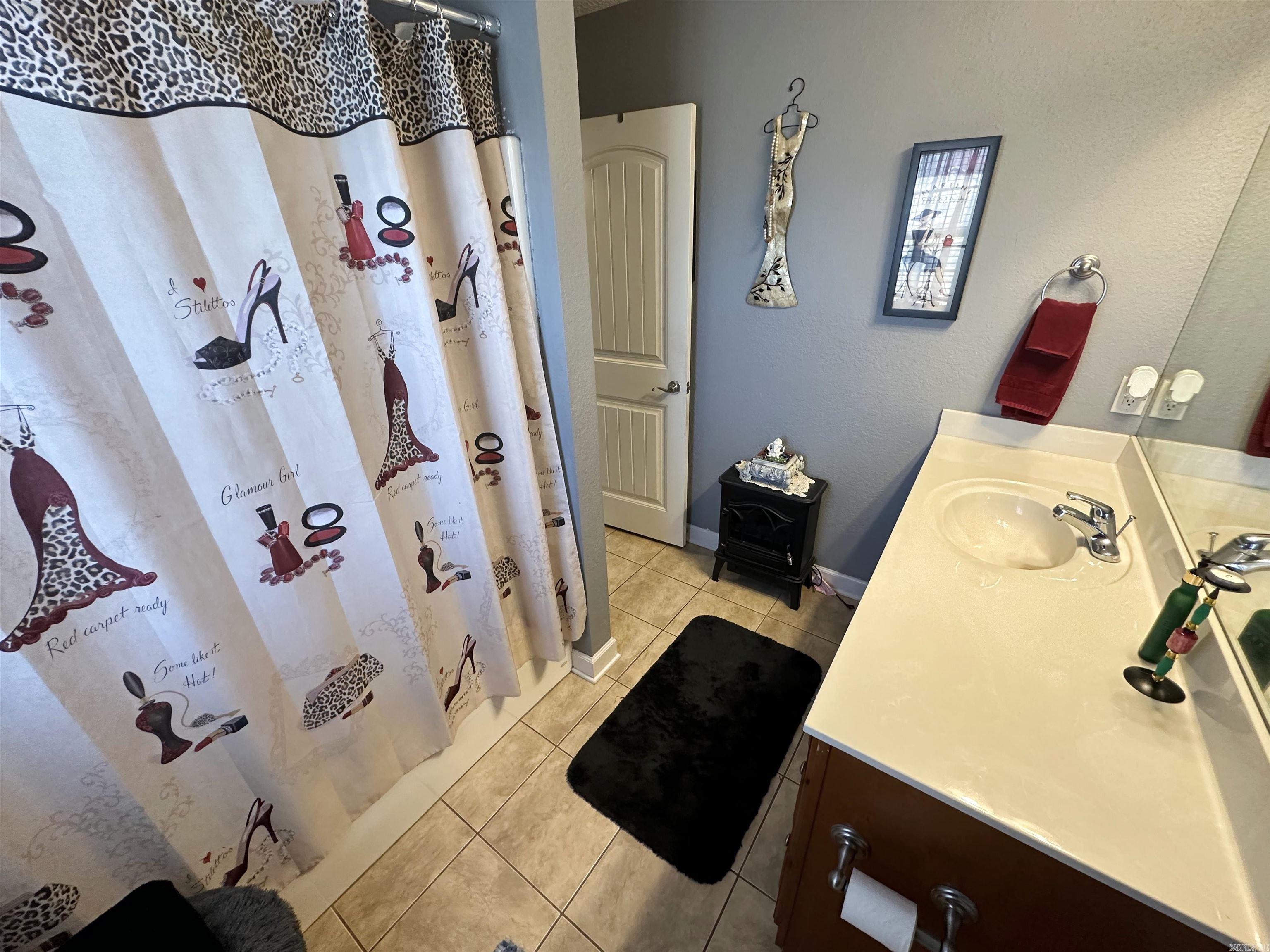 JEWELS ESTATES - Residential