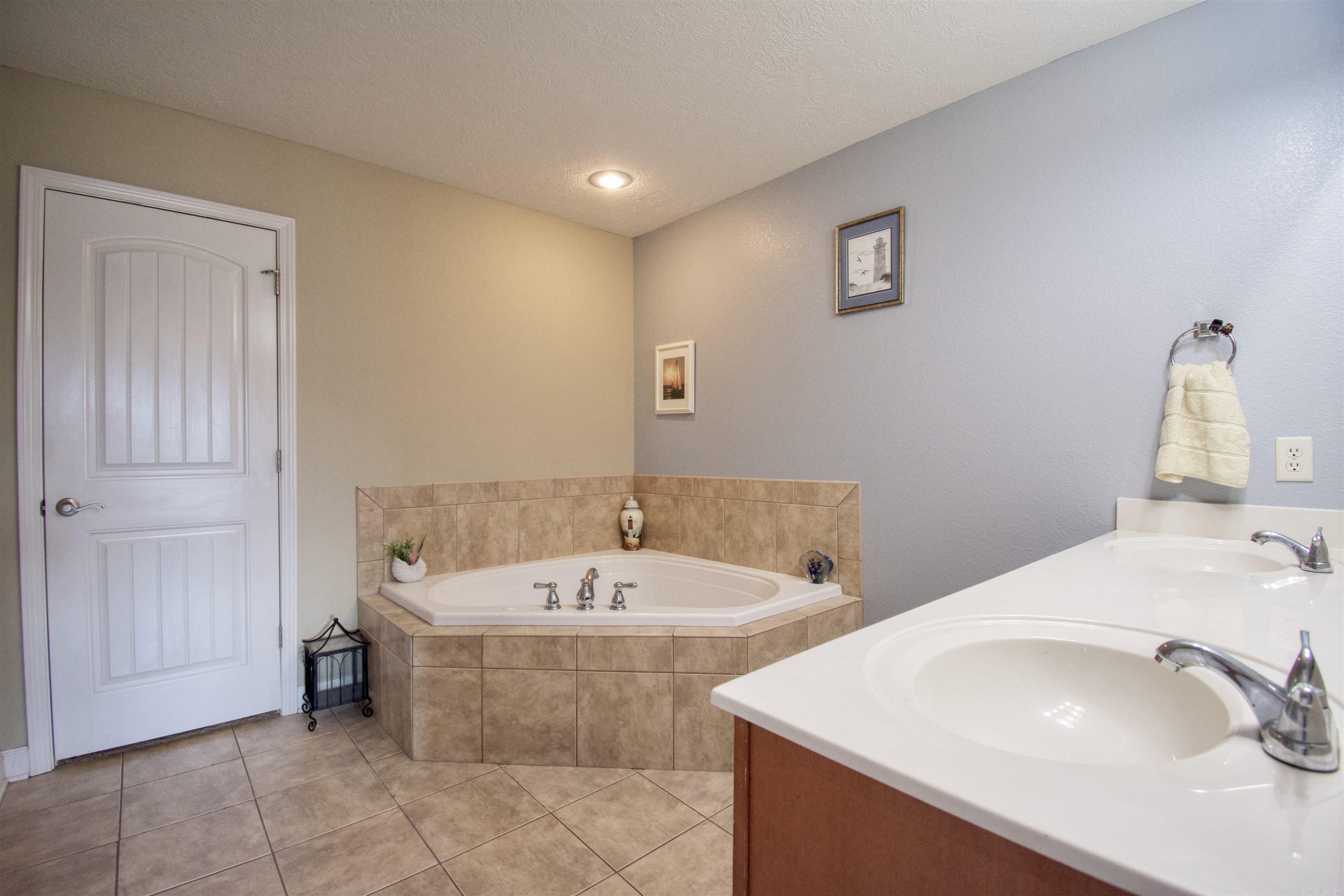 JEWELS ESTATES - Residential