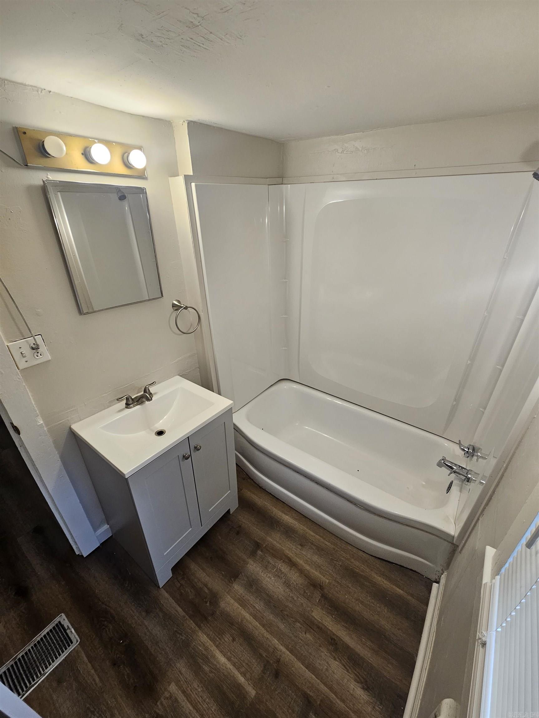 1S-12-29 - Residential Lease