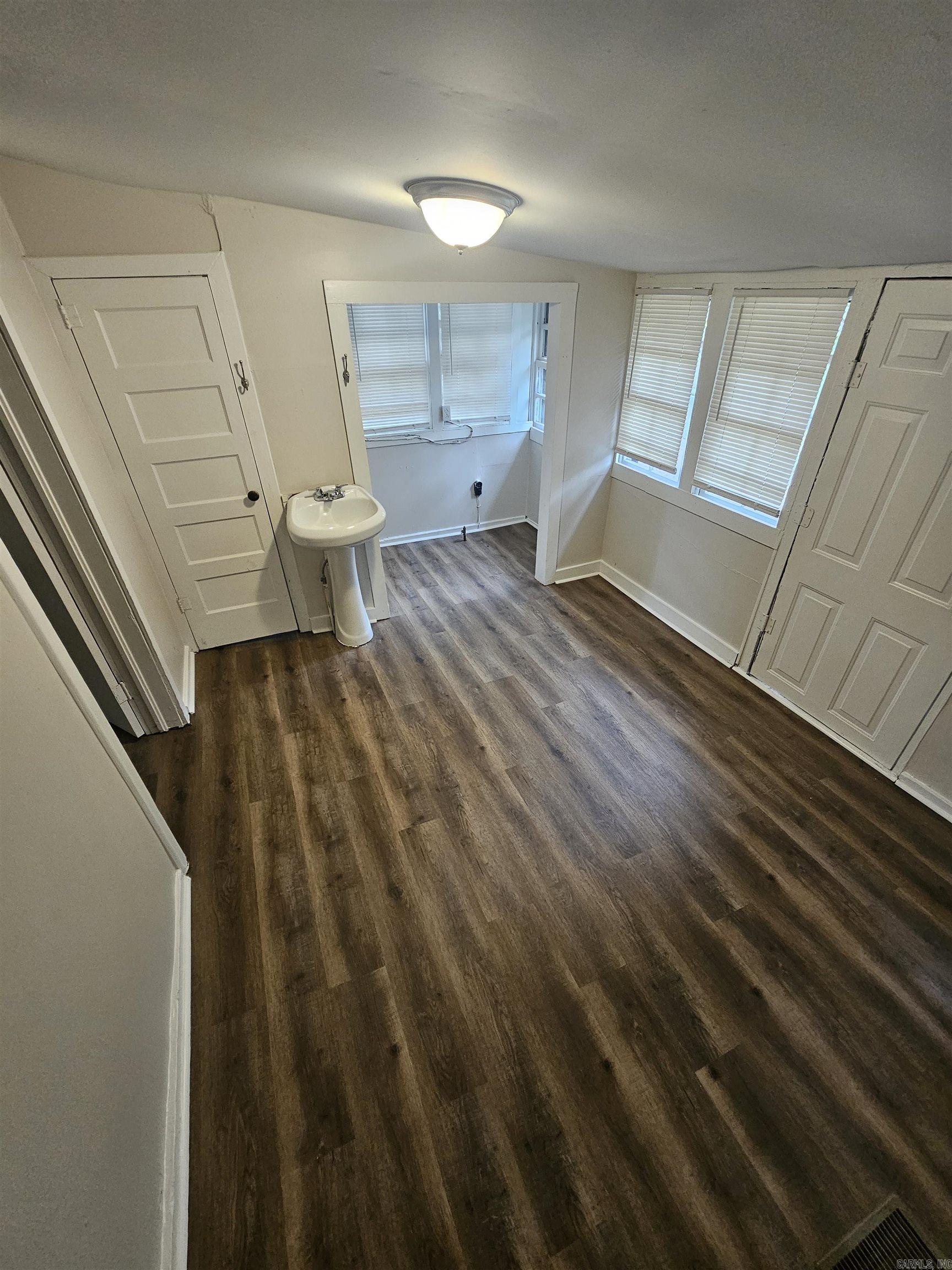 1S-12-29 - Residential Lease