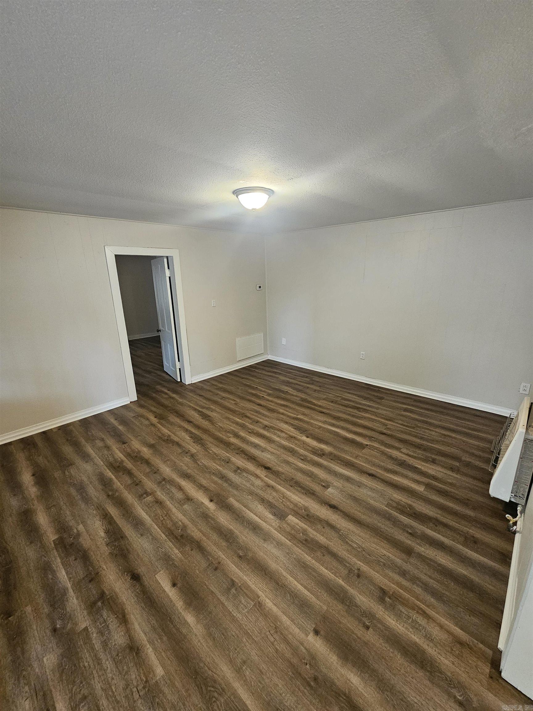 1S-12-29 - Residential Lease