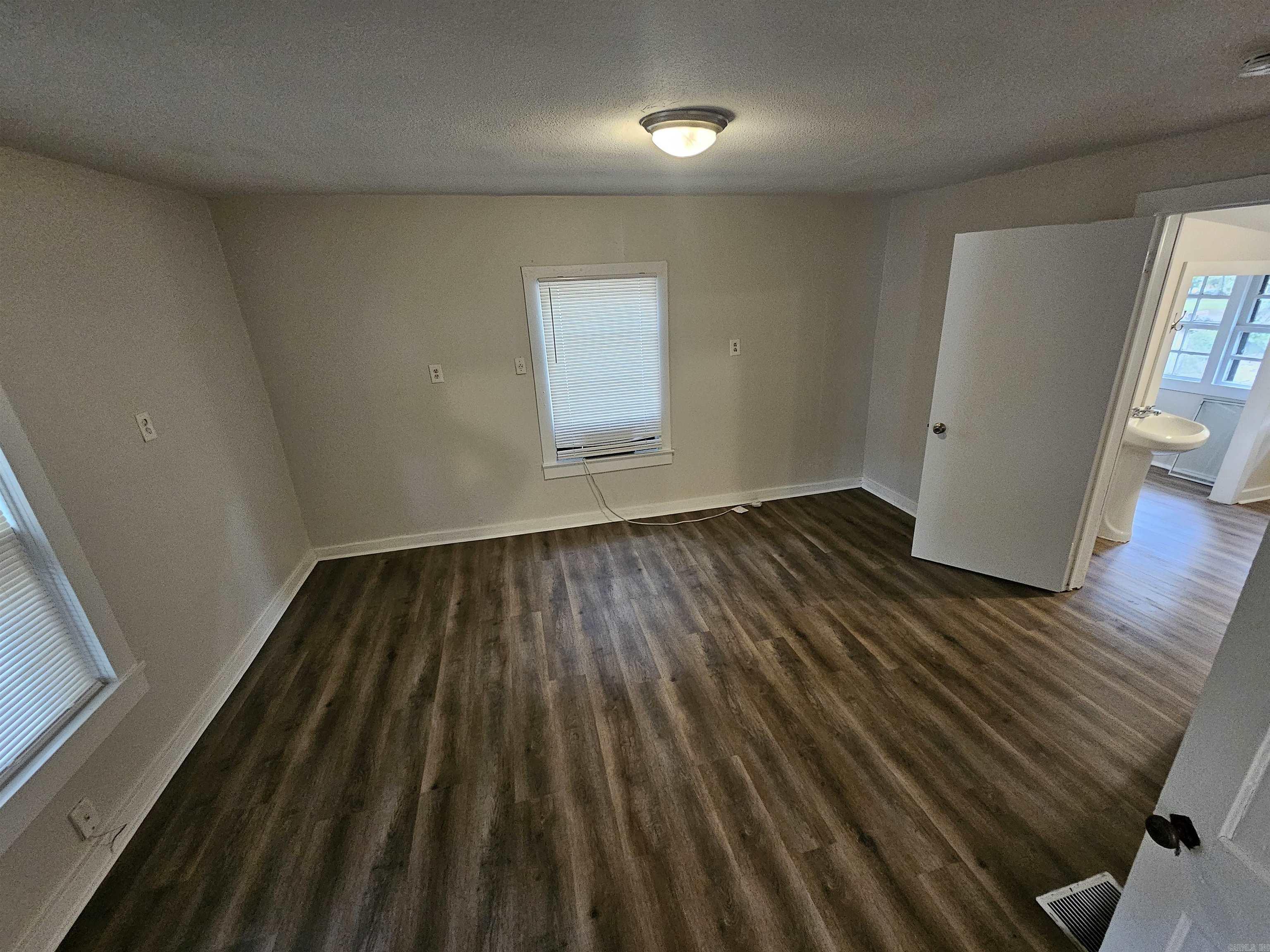 1S-12-29 - Residential Lease