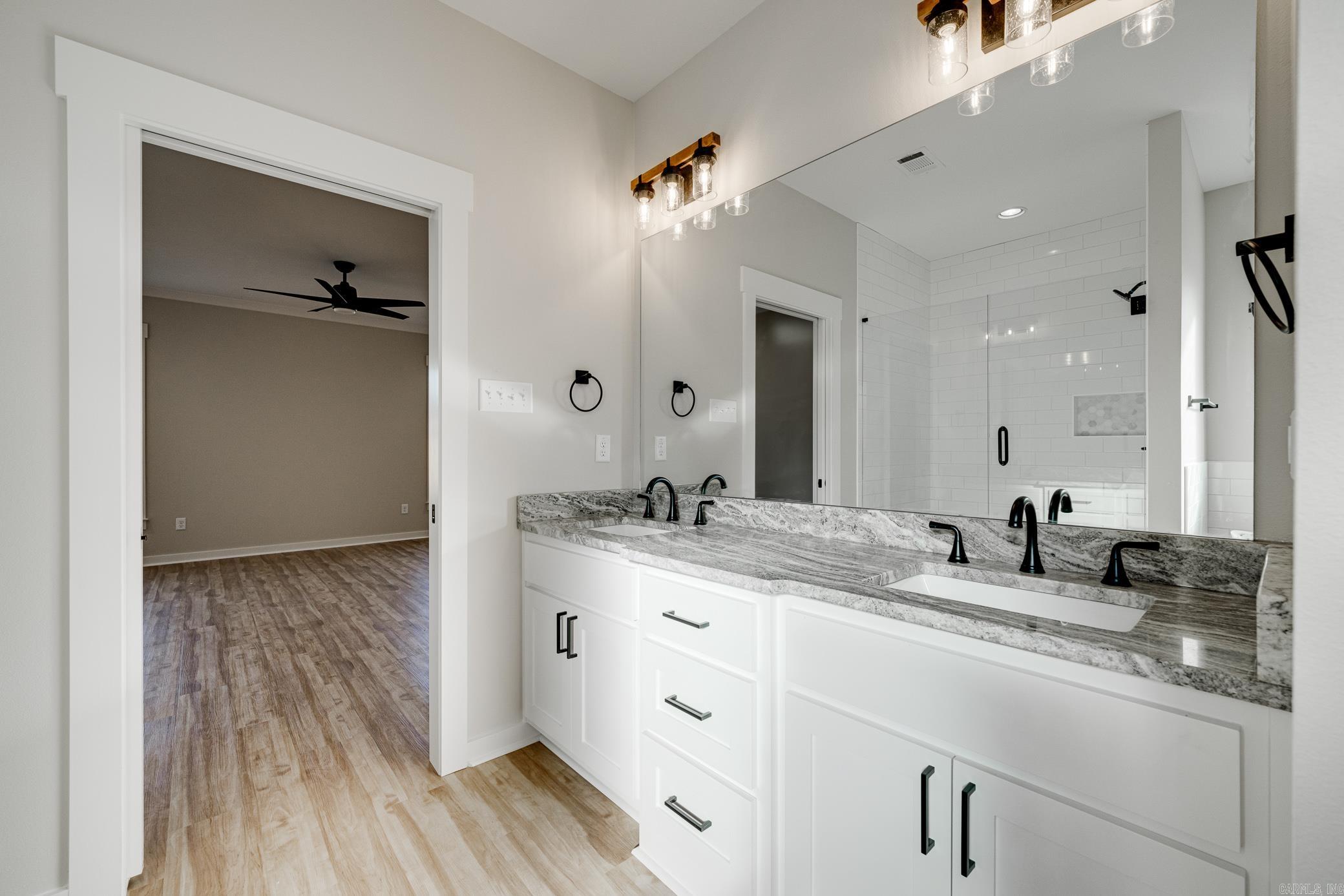 IVY PLACE - Residential