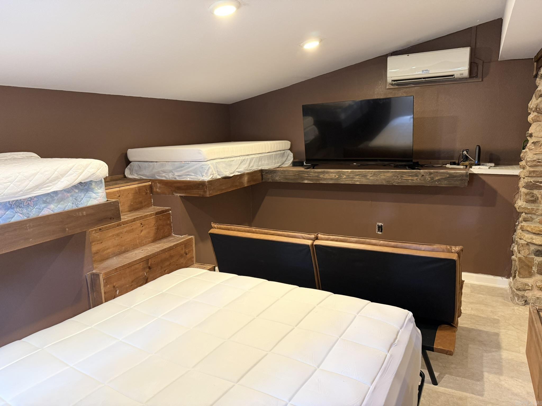 Lakeshore Hills-Andersons Lake - Residential