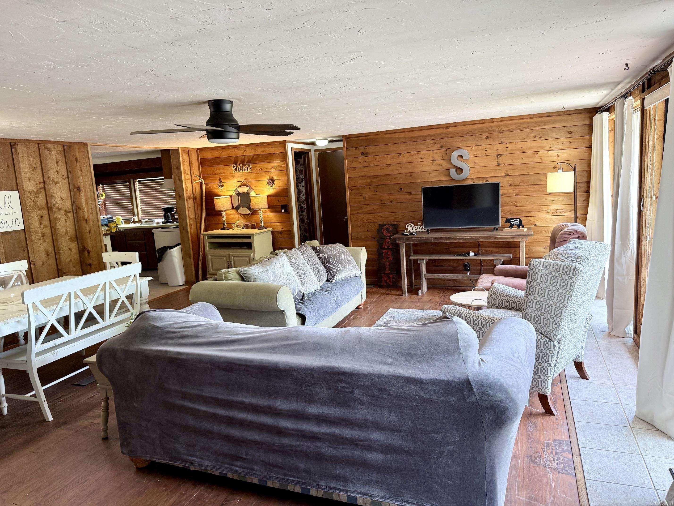 Lakeshore Hills-Andersons Lake - Residential