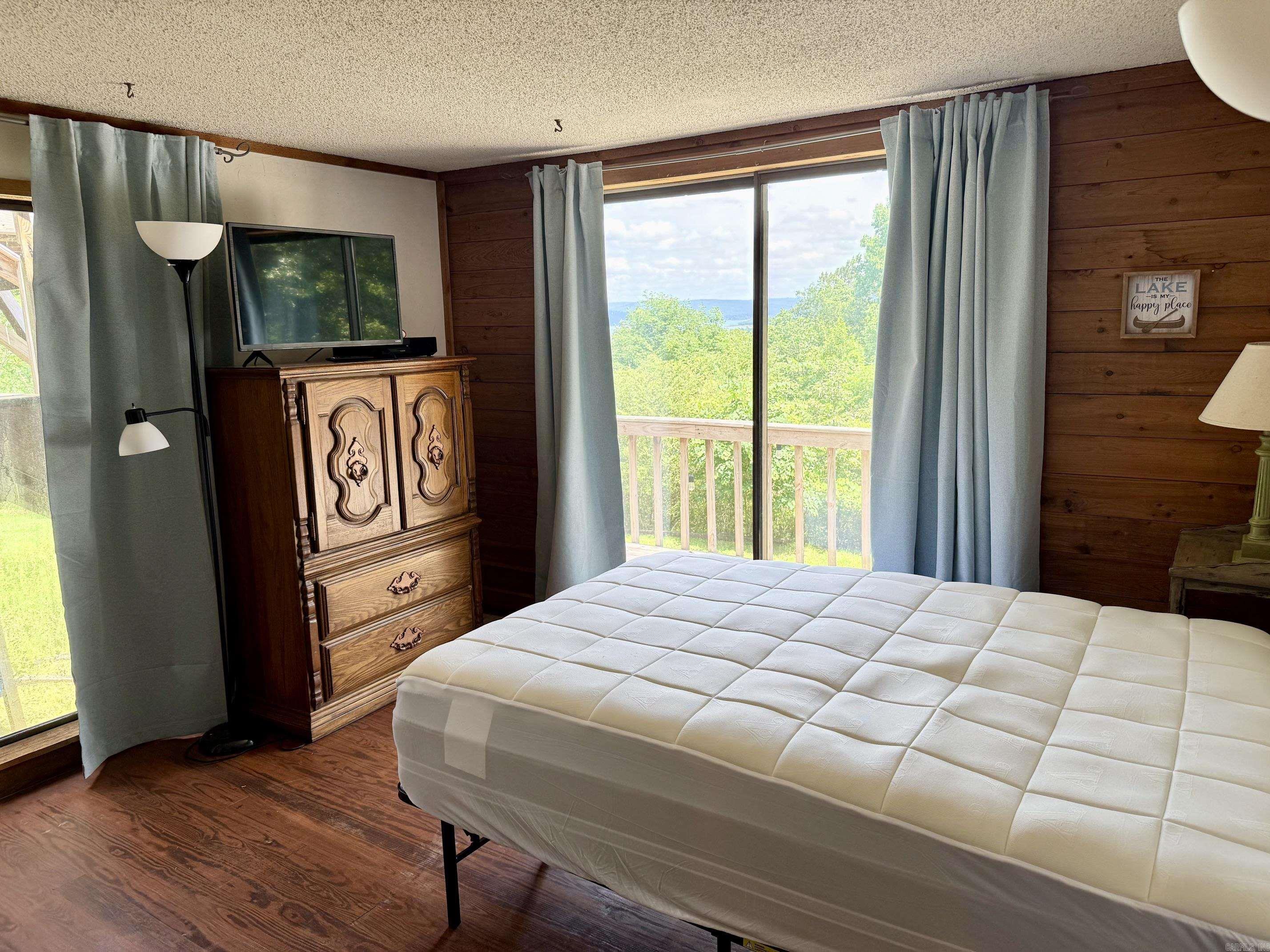 Lakeshore Hills-Andersons Lake - Residential