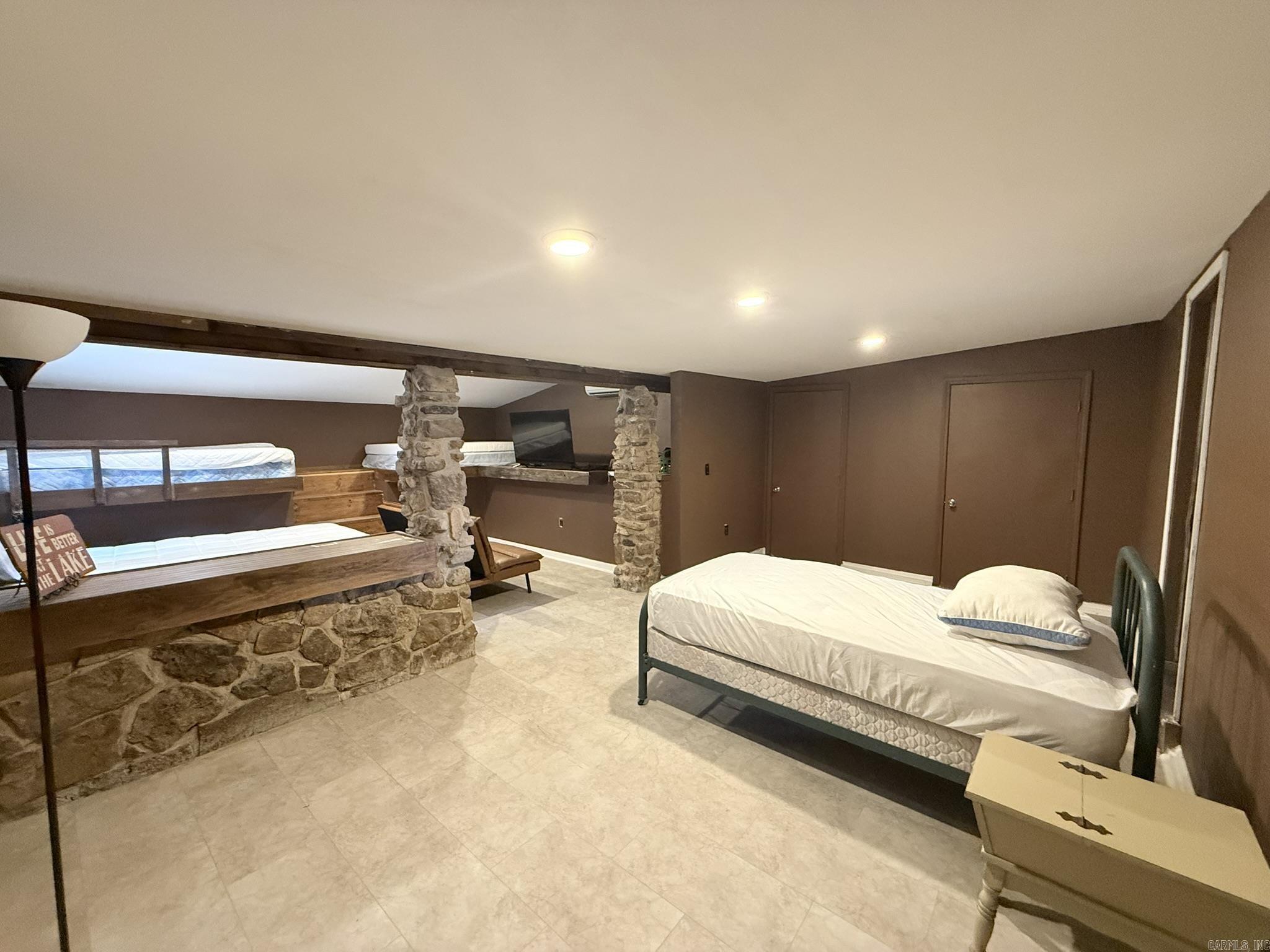 Lakeshore Hills-Andersons Lake - Residential