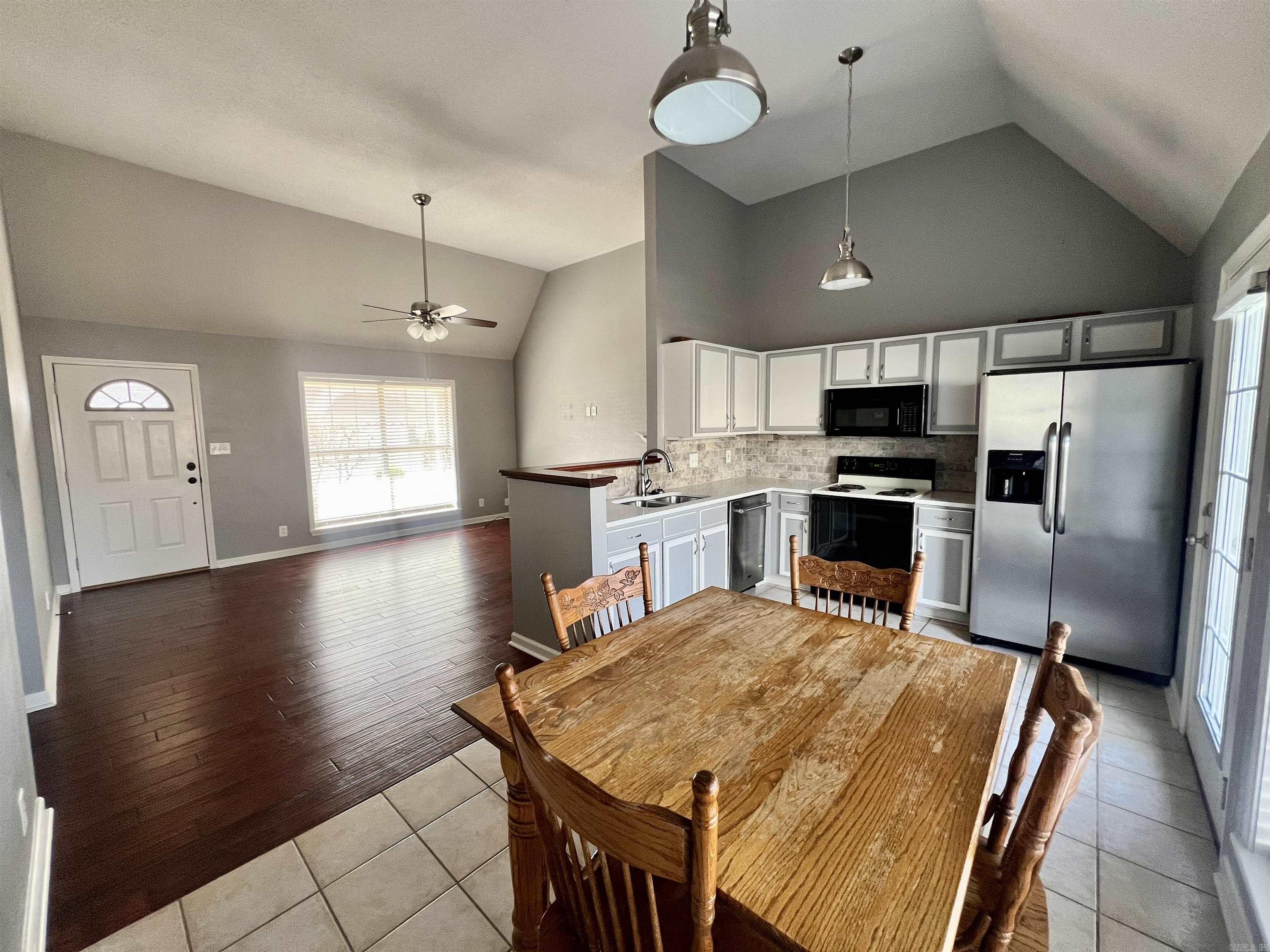 COUNTRY SQUIRE ADD - Residential