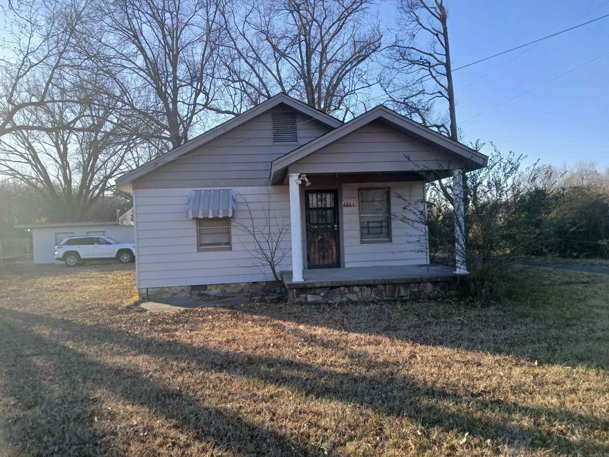 This great property consists of 2 office spaces, kitchen, front room for customers or lounge, ceiling fans, 1 bathroom, wall furnace, window ac units. Depending on your needs. Lots Parking space. Property has chained link fence. Additional building included on property with address 533 Flowers Lane. This is GREAT investment if you're looking for office space.