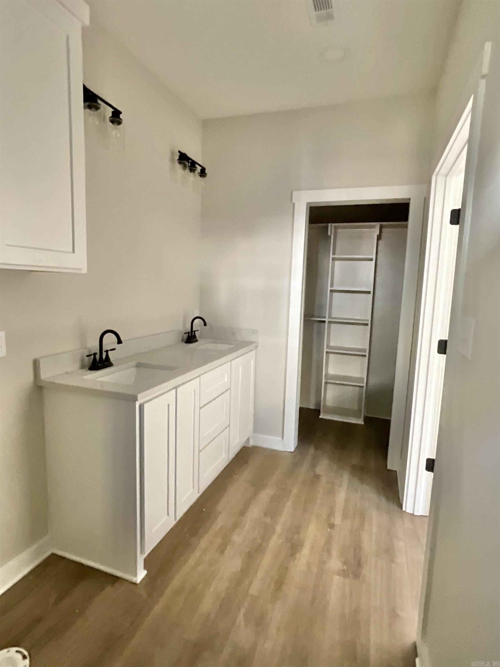 DICKINSON - Residential