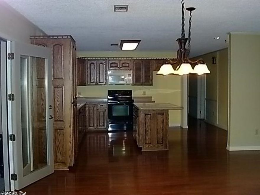 Very nice 3BD/2BA home in Cloverdale subdidision.  Beautiful landscaping, sprinkler system, 10x24 wired shop large deck, wood fence appx 4 yrs old.  H/A less than 1 yr old, sunroom, metal roof, Cabinets are appx 3 yrs old, island in kitchen with bar, wood floors in living room, dining and kitchen.  Foundation has been repaired by Oldsham with lifetime warranty that transfers with owner