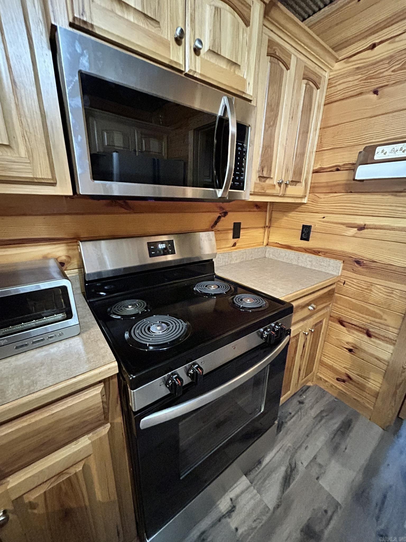 DEER CREEK ESTATES - Residential