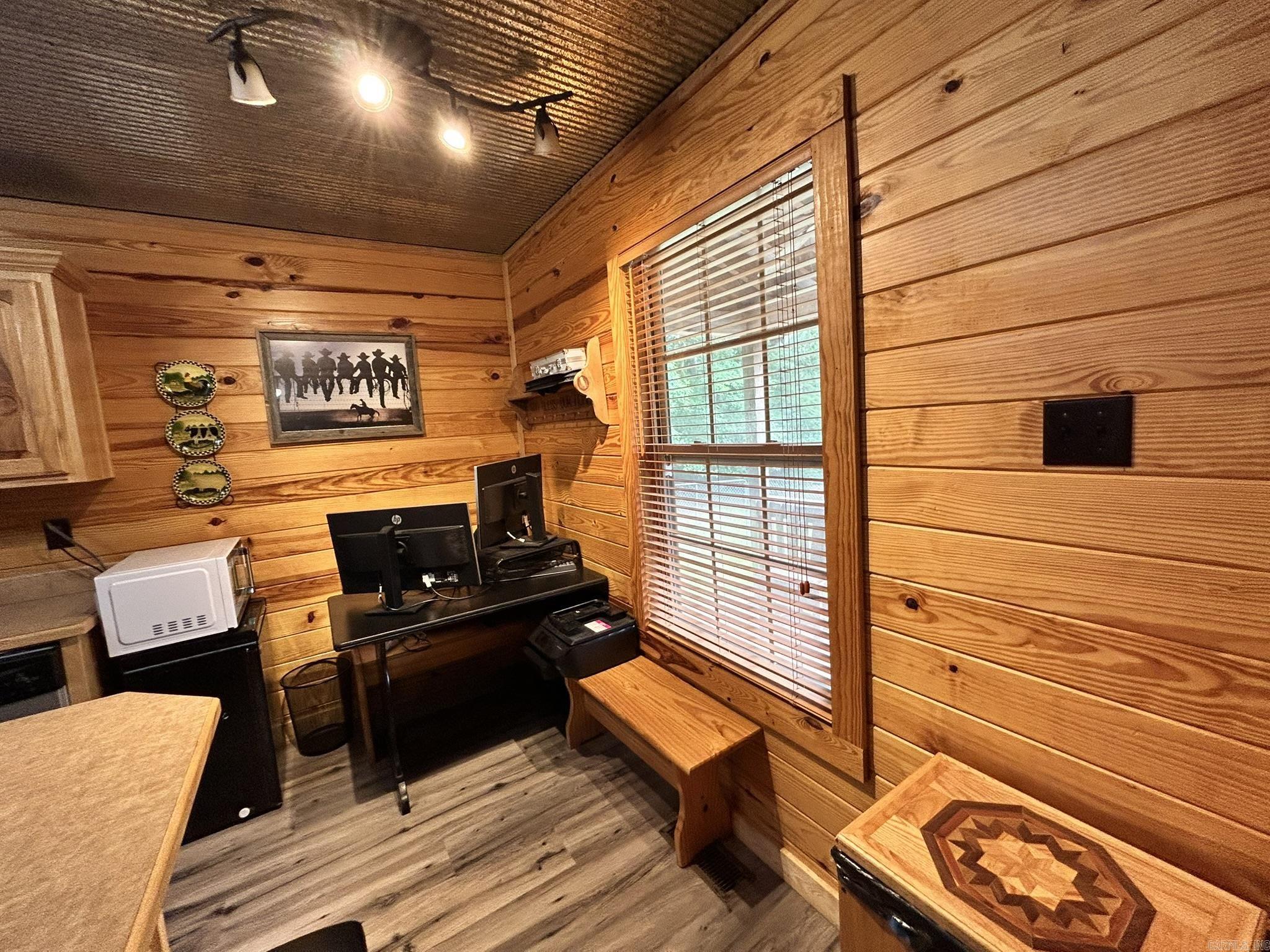 DEER CREEK ESTATES - Residential