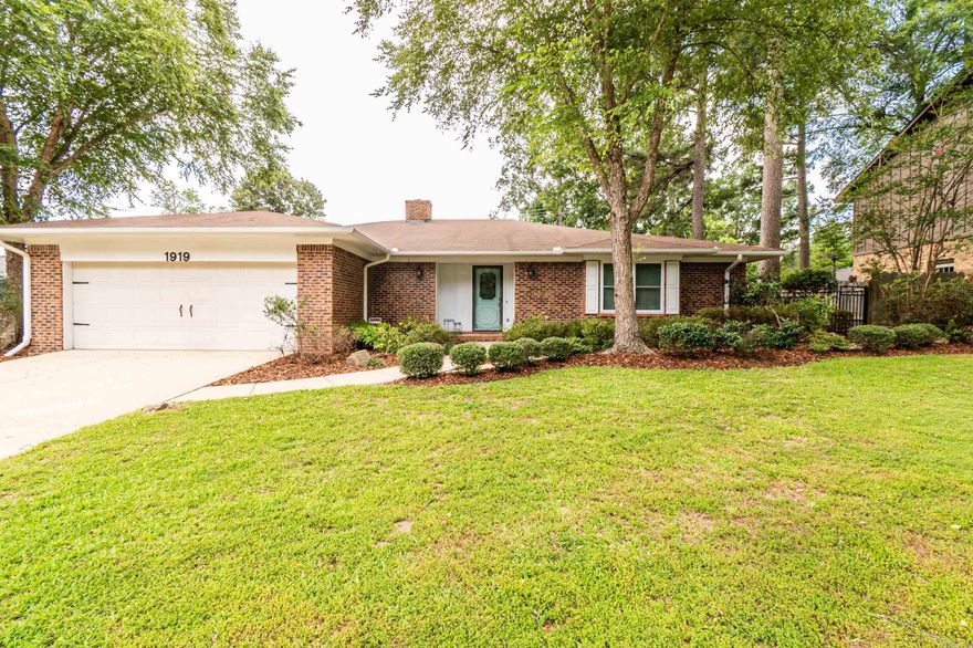 Cozy home located in a wonderful neighborhood