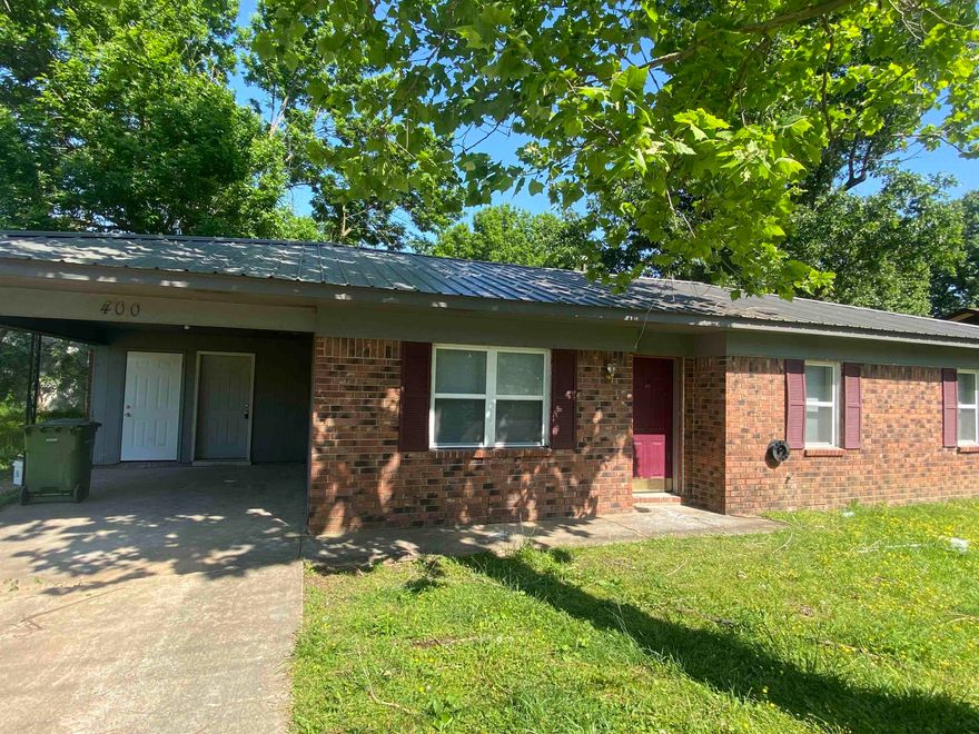 Welcome to the rental market 400 Pine St. in Hoxie, AR! This is a 3 bedroom, 1 bathroom home located in the heart of Hoxie. This home will be newly remodeled all throughout including all new appliances. This home features a large kitchen and living room and three large bedrooms. Call today to schedule your tour!