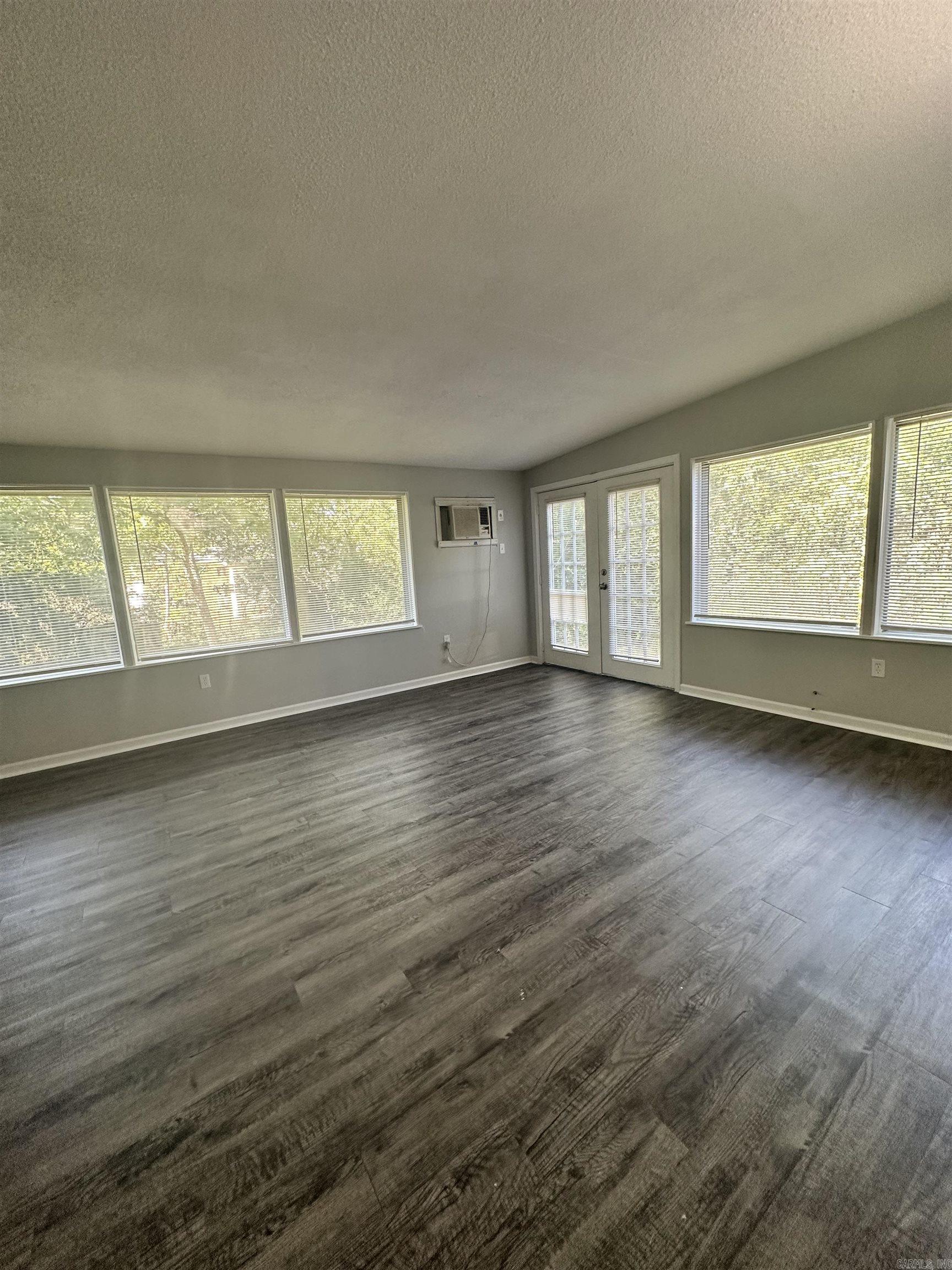 MEADOWCLIFF - Residential