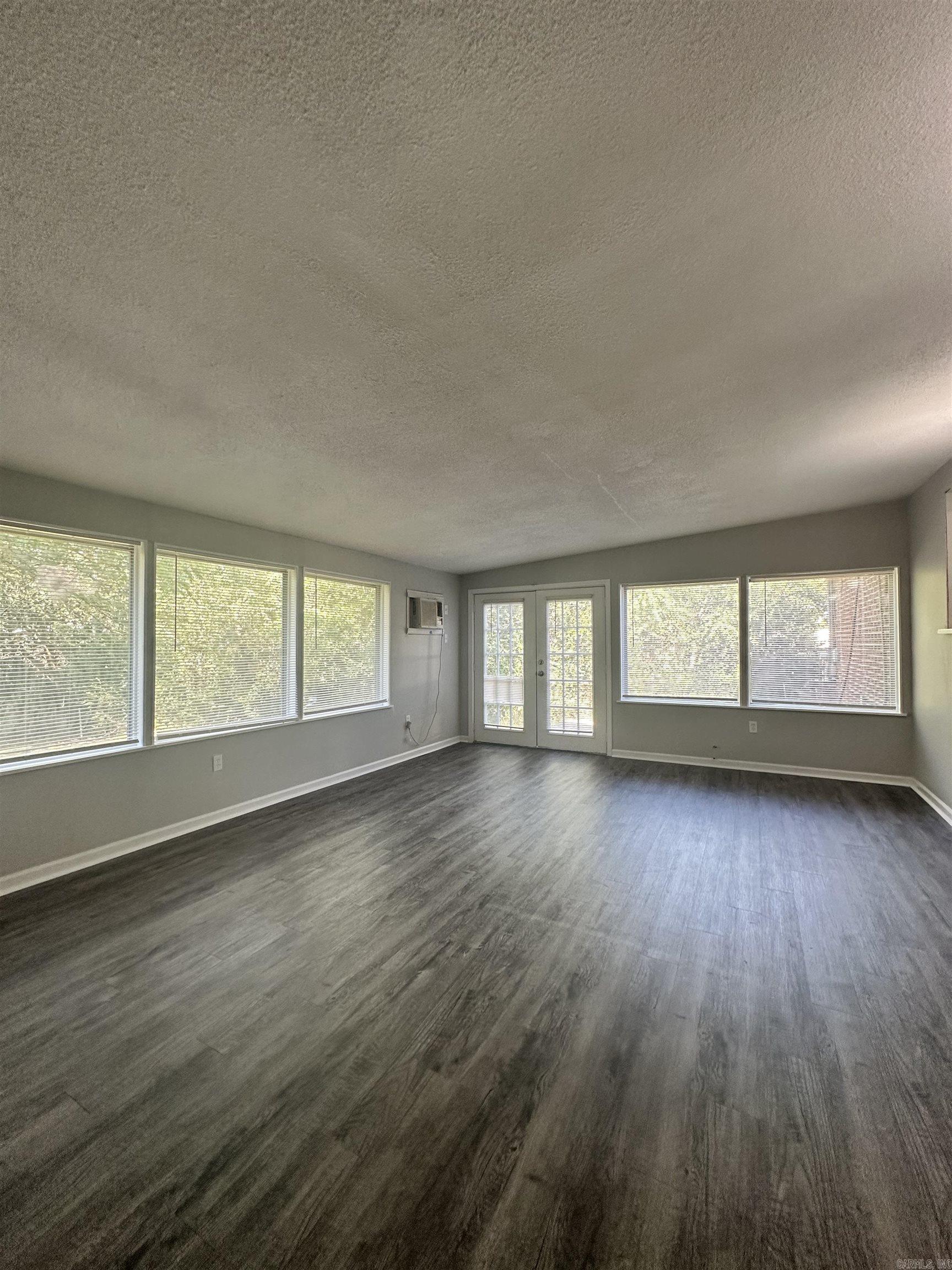 MEADOWCLIFF - Residential