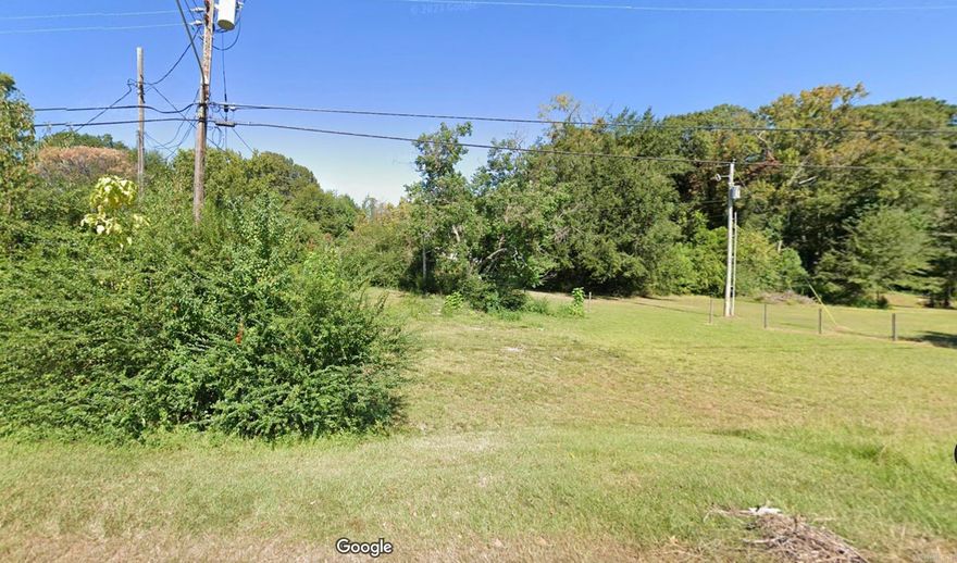 Directly across from East Side Elementary School and the Magnolia Kindergarten Center, 0.41 acre lot located in downtown Magnolia. Walk to Eastside Park, a community space featuring a brand-new splash pad and skate park. Magnolia High School and Southern Arkansas University are just minutes away. Walmart SuperCenter is less than a mile away. 10 minutes from Logoly State Park, known for its natural beauty and educational programs.