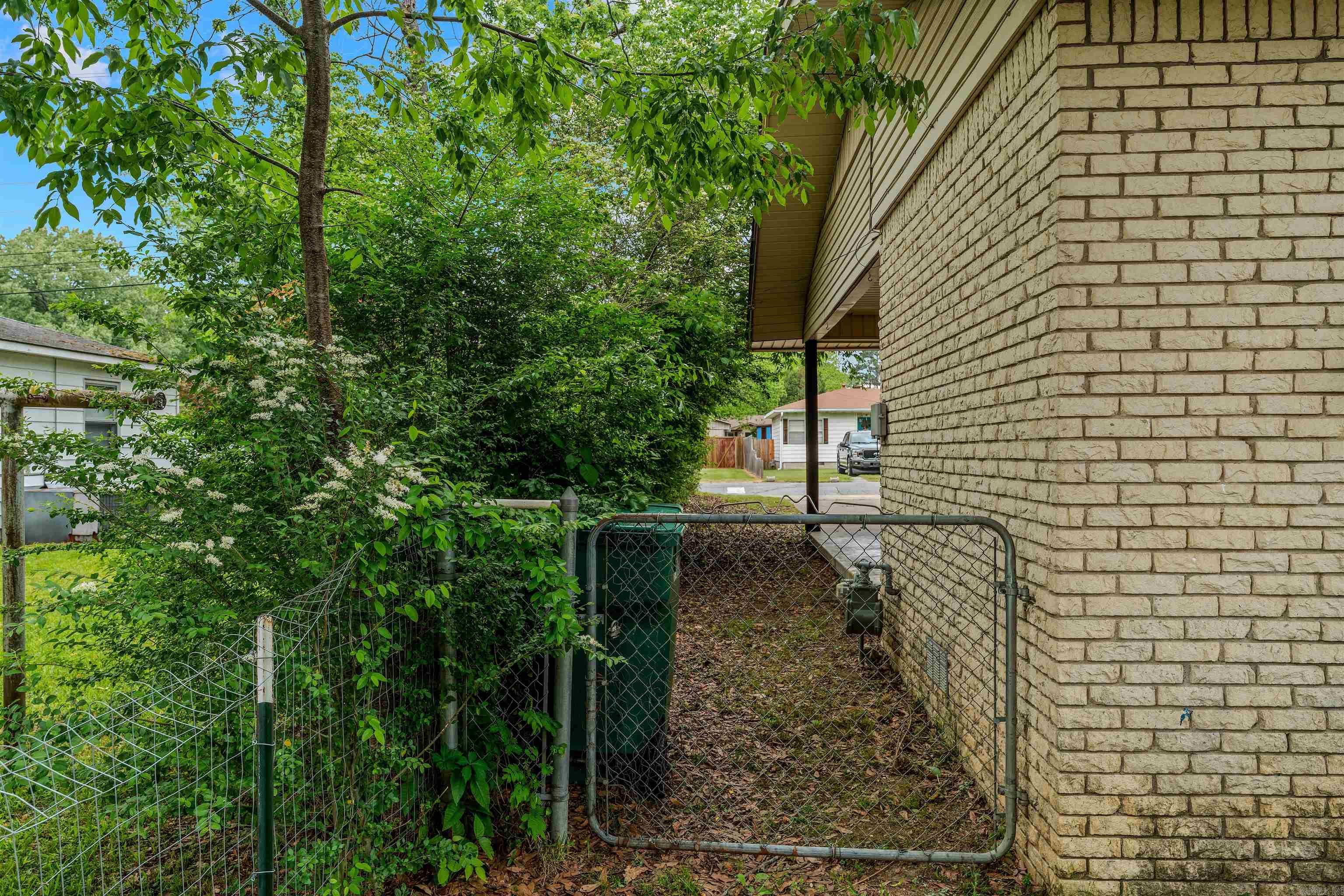 TROUTT - Residential