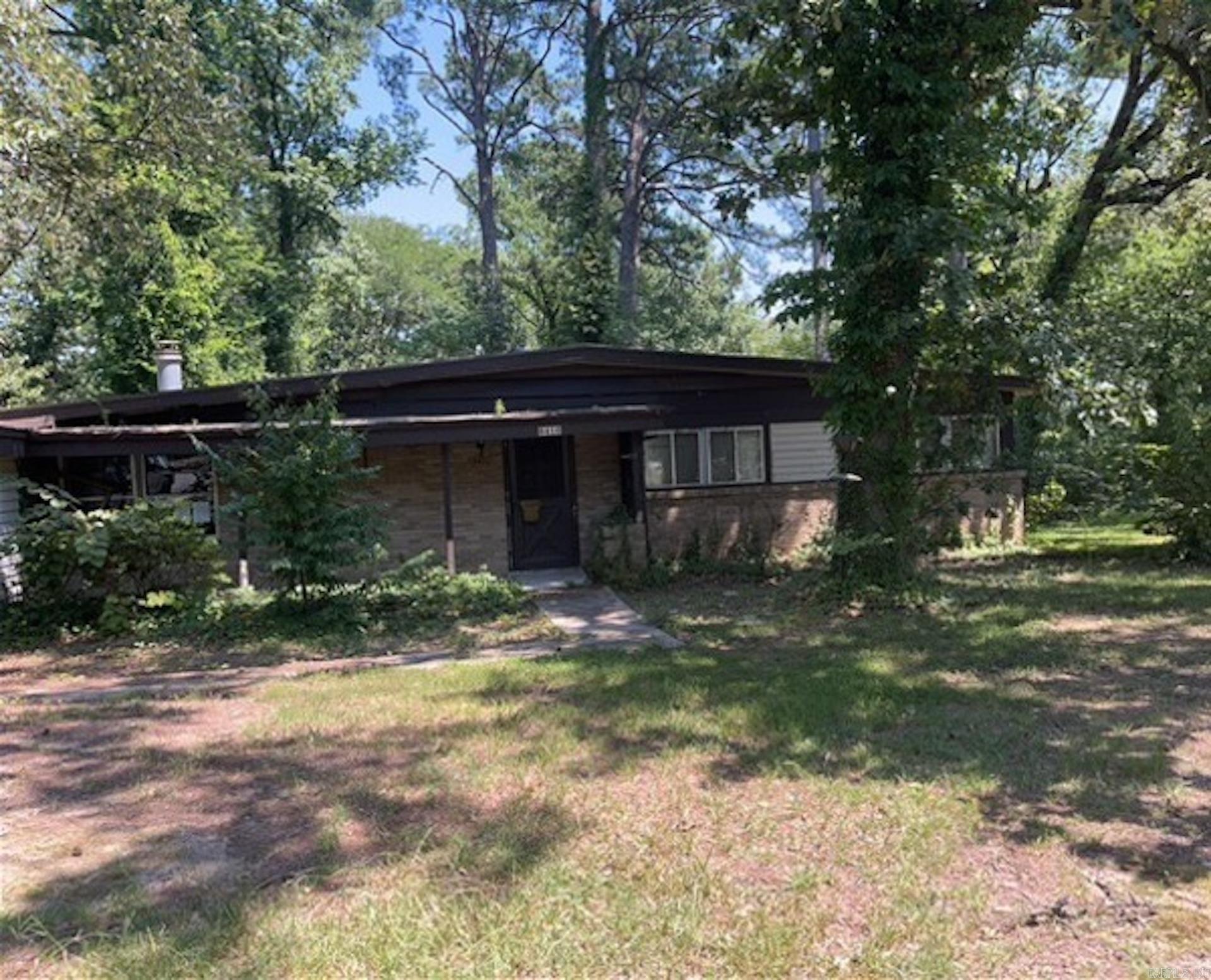 Single family residential with 1 full bathroom.