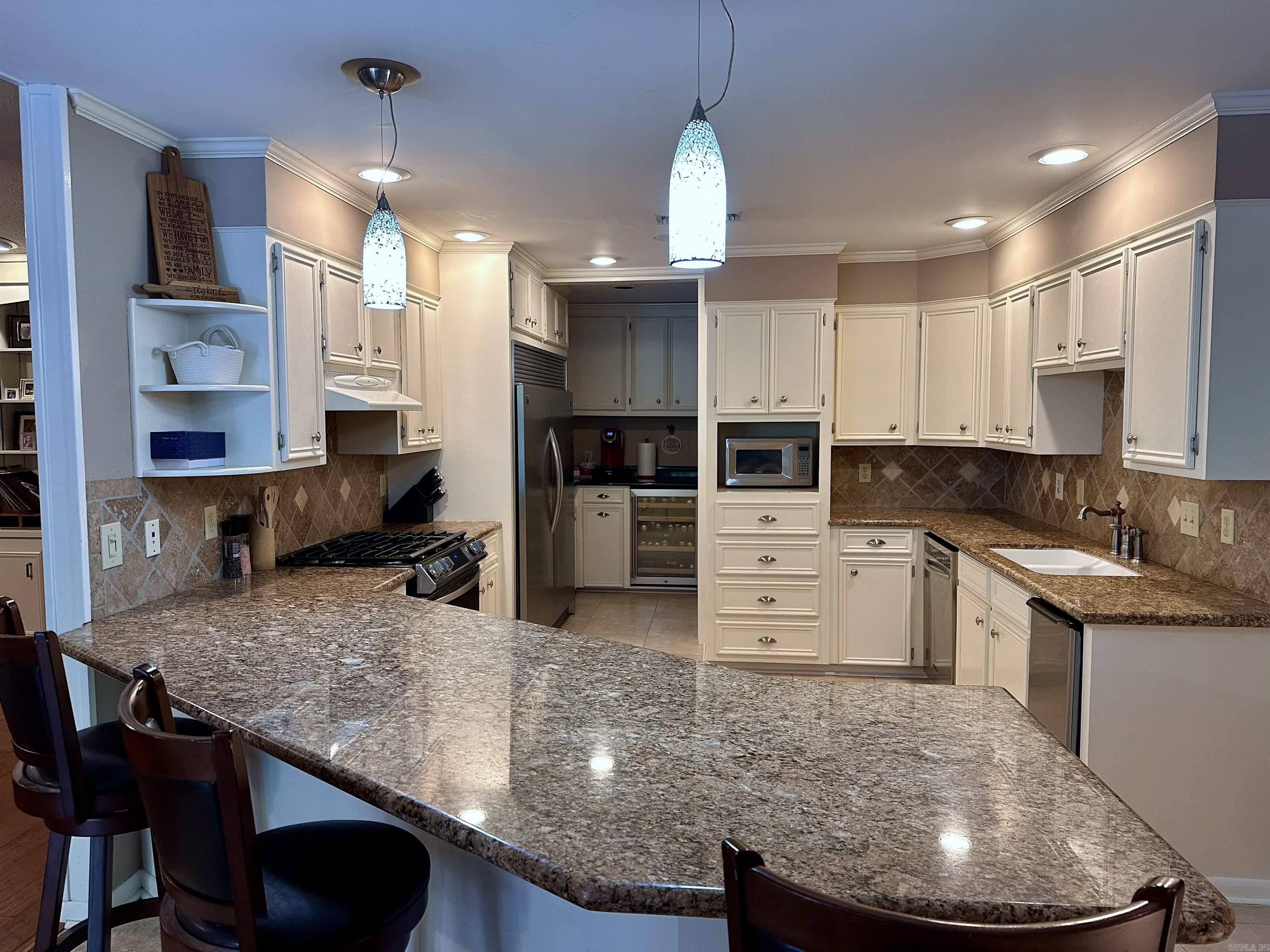 WOODLAND HILLS  # 4 - Residential