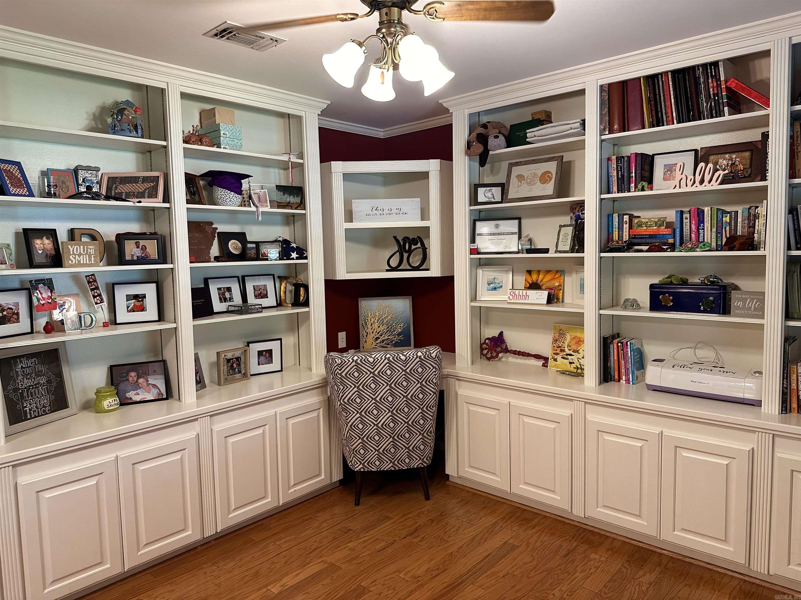 WOODLAND HILLS  # 4 - Residential