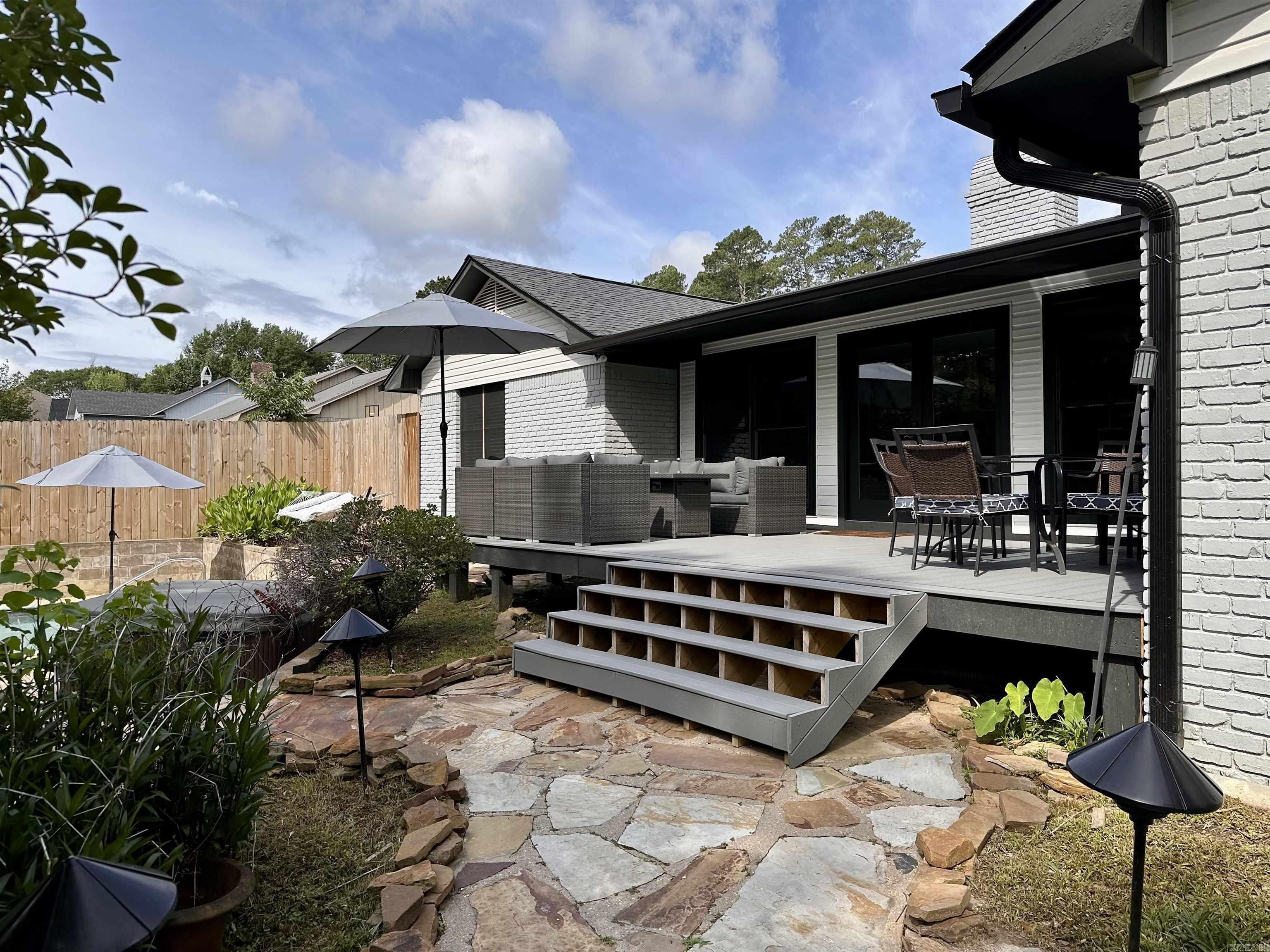 WOODLAND HILLS  # 4 - Residential