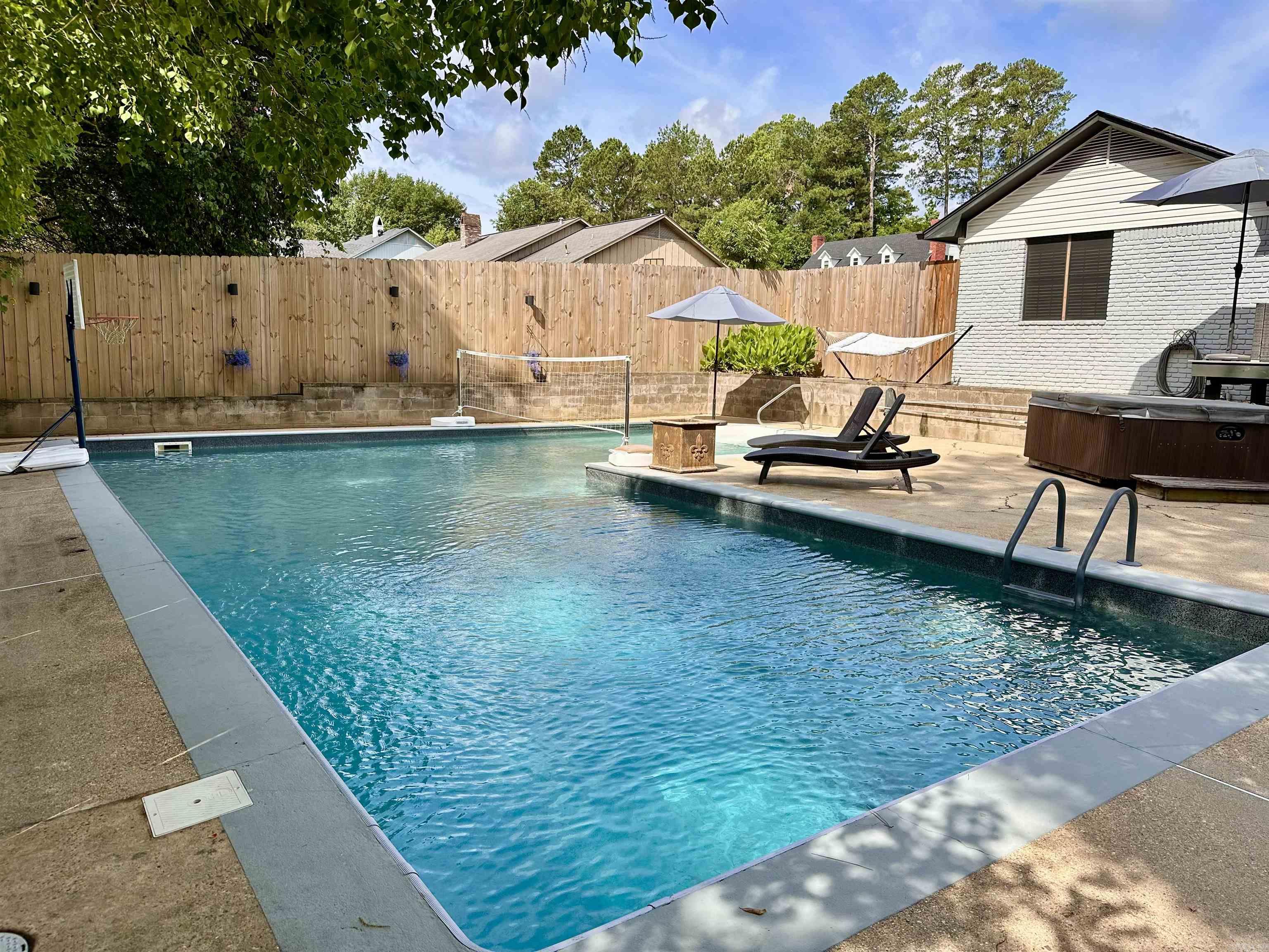 WOODLAND HILLS  # 4 - Residential