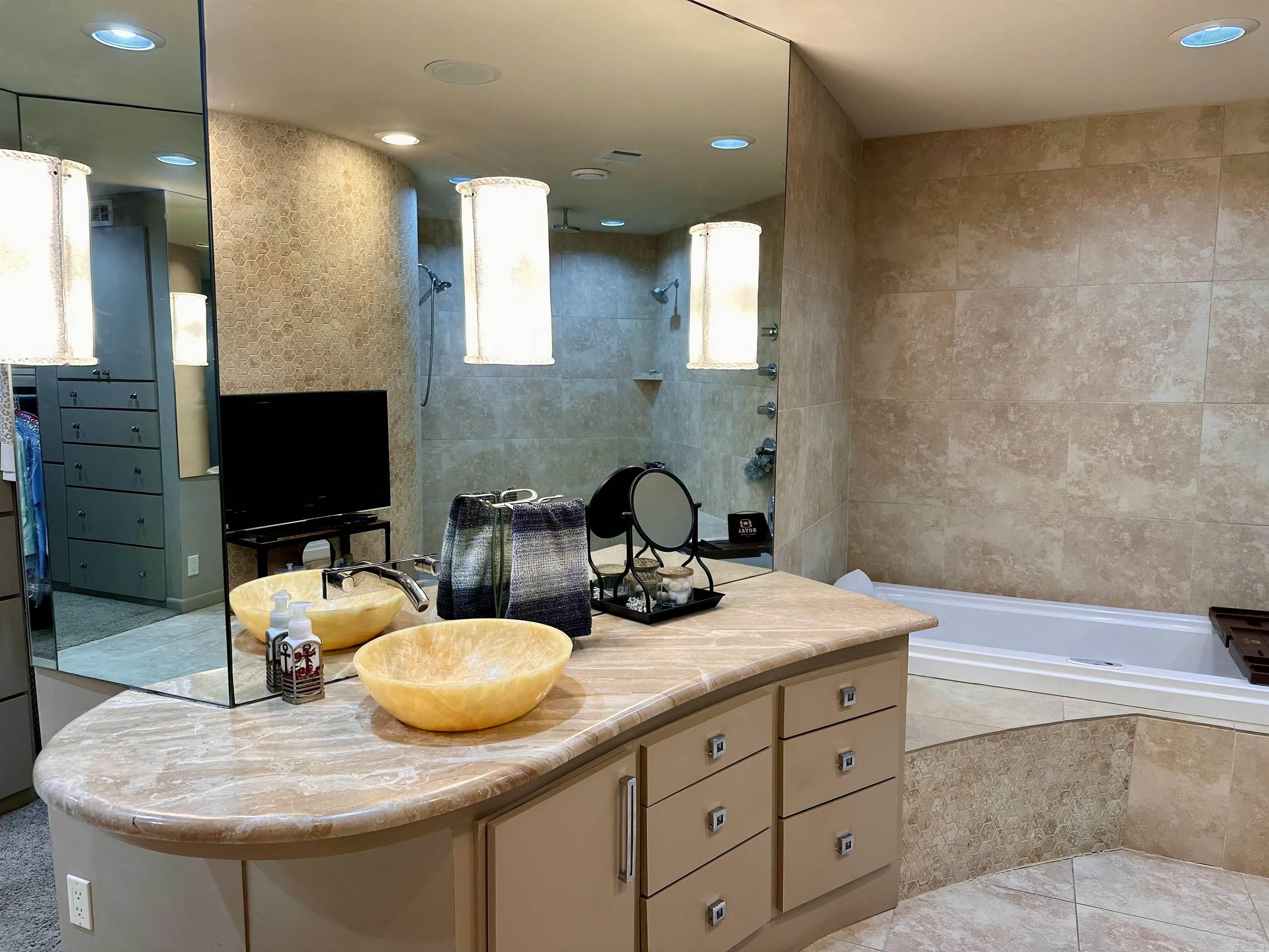 WOODLAND HILLS  # 4 - Residential