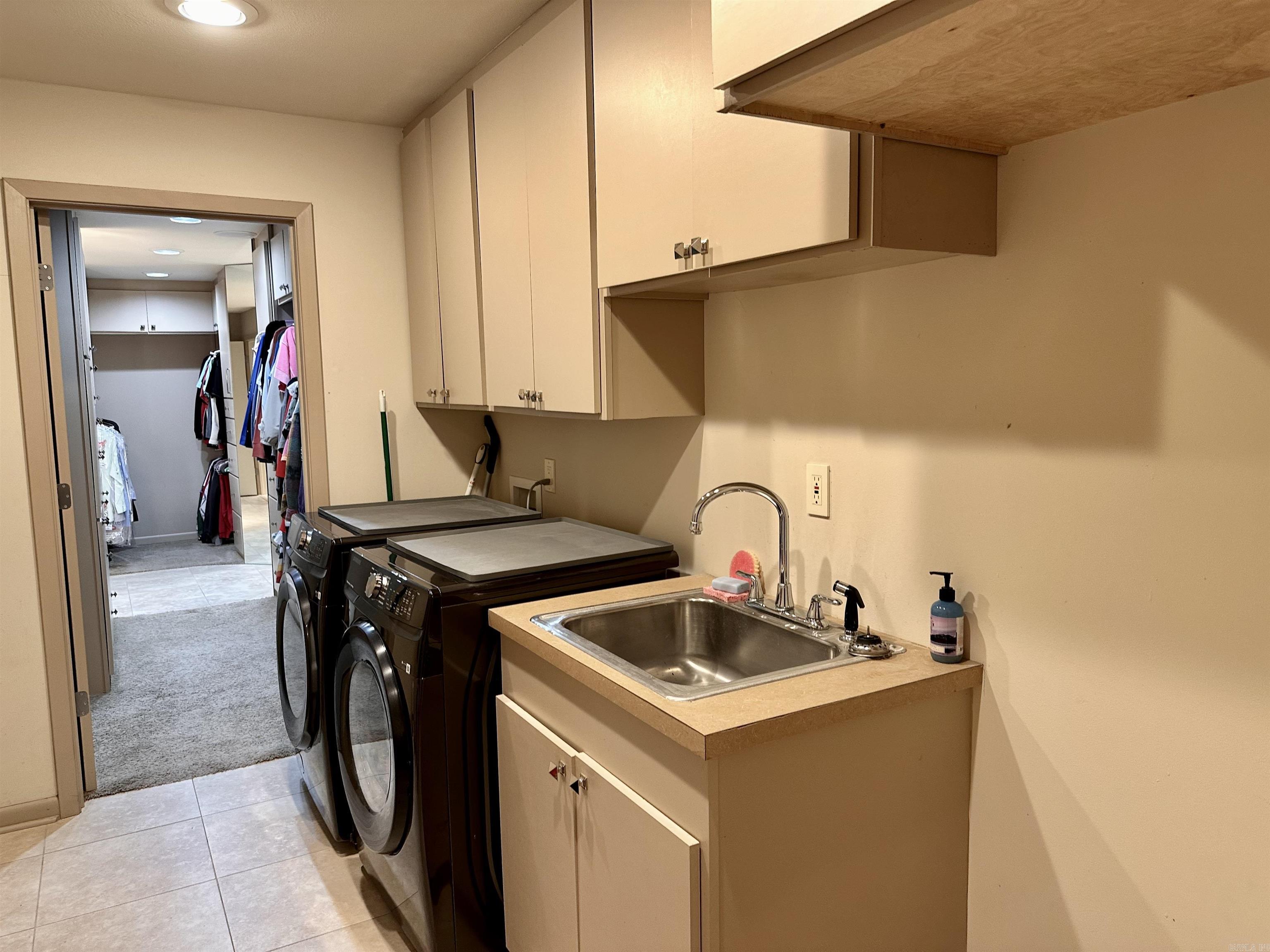 WOODLAND HILLS  # 4 - Residential