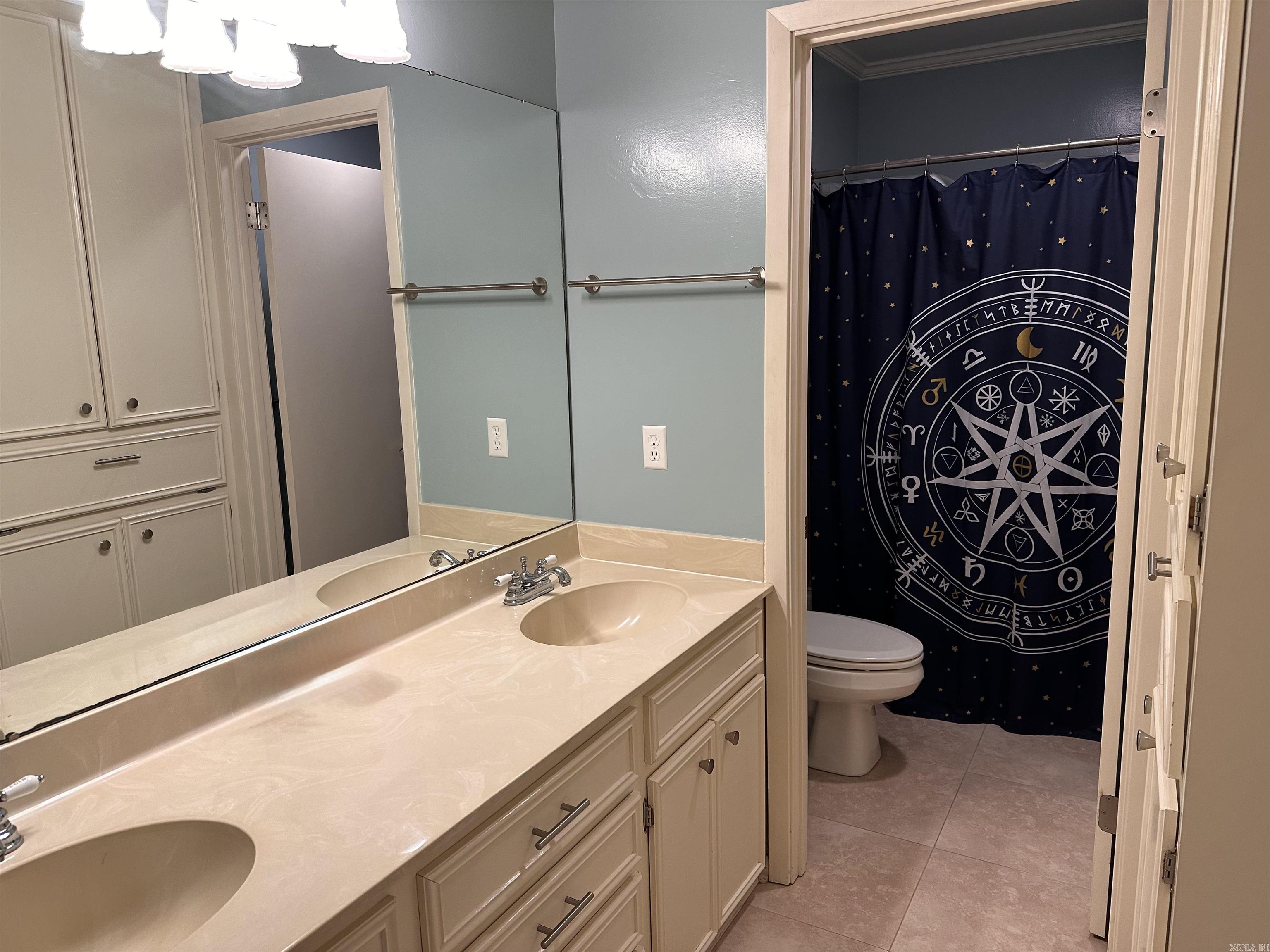 WOODLAND HILLS  # 4 - Residential