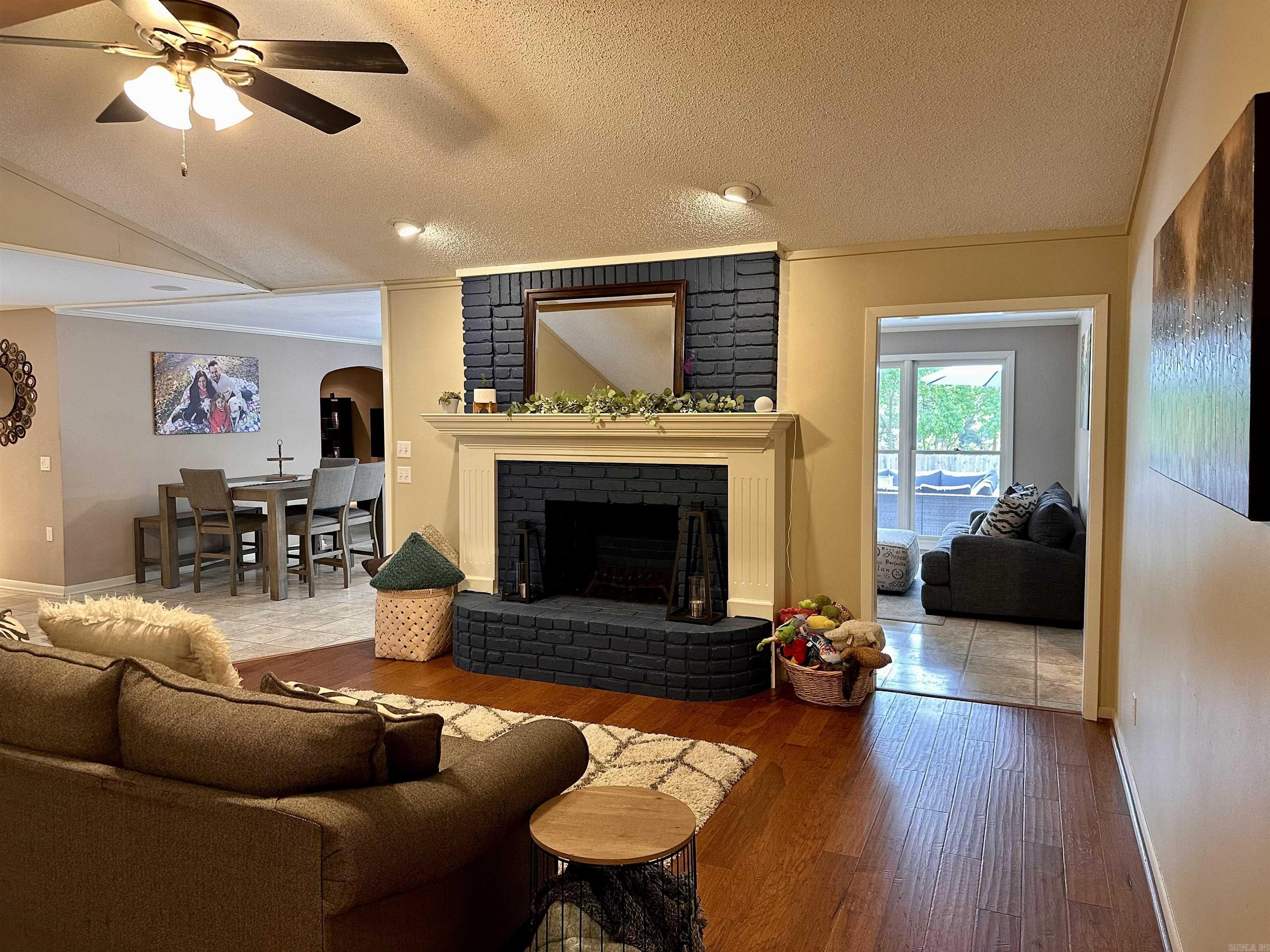 WOODLAND HILLS  # 4 - Residential