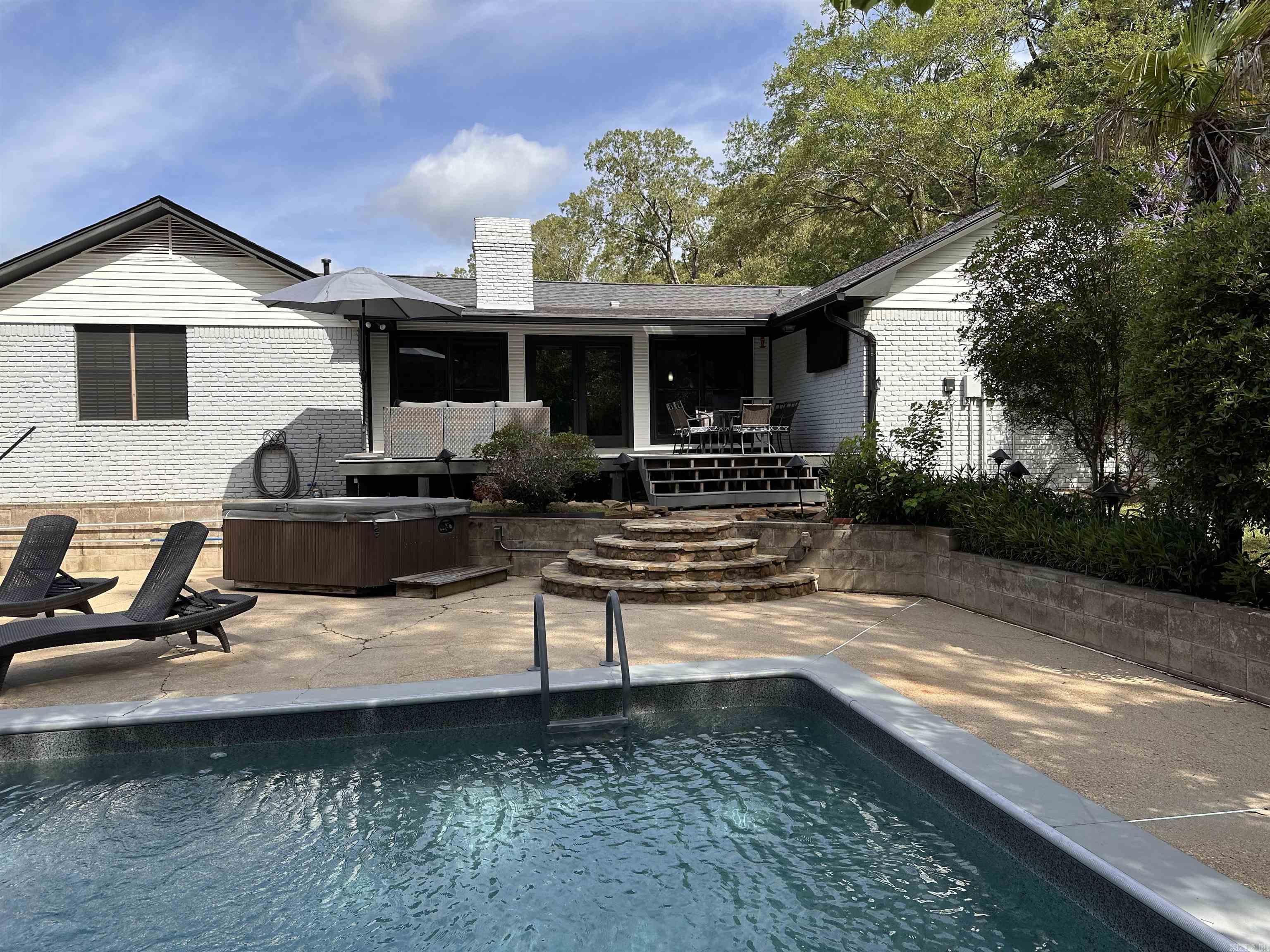 WOODLAND HILLS  # 4 - Residential