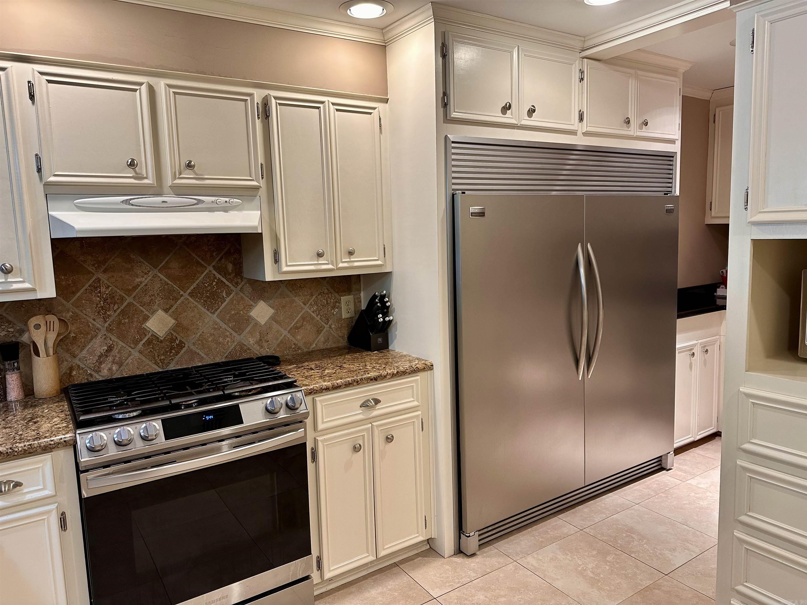 WOODLAND HILLS  # 4 - Residential